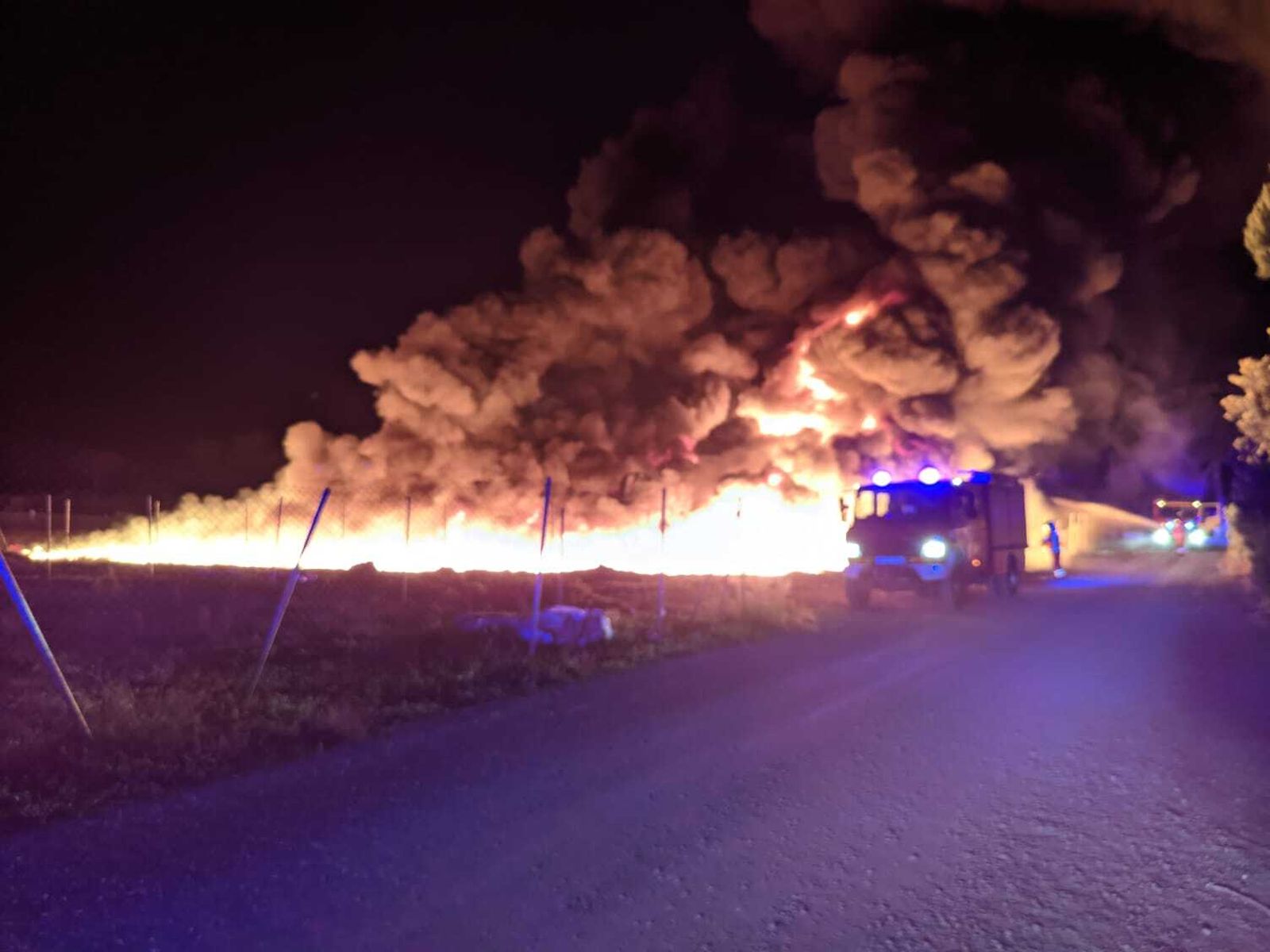 Imágenes del incendio en el Camino de la Romería de Cartaya