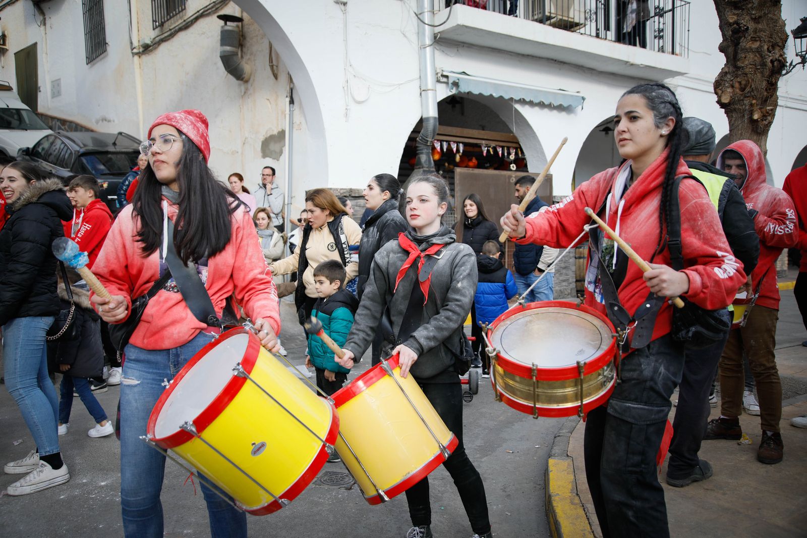 Las mejores imágenes del cierre de fiestas en Fiñana con "Las Ollas"