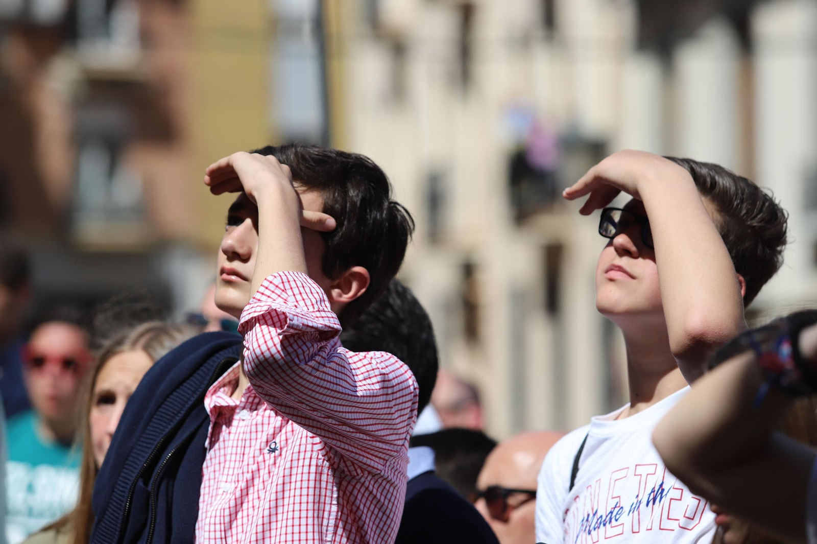 Imágenes del recorrido de la Borriquita  por las calles de Huelva
