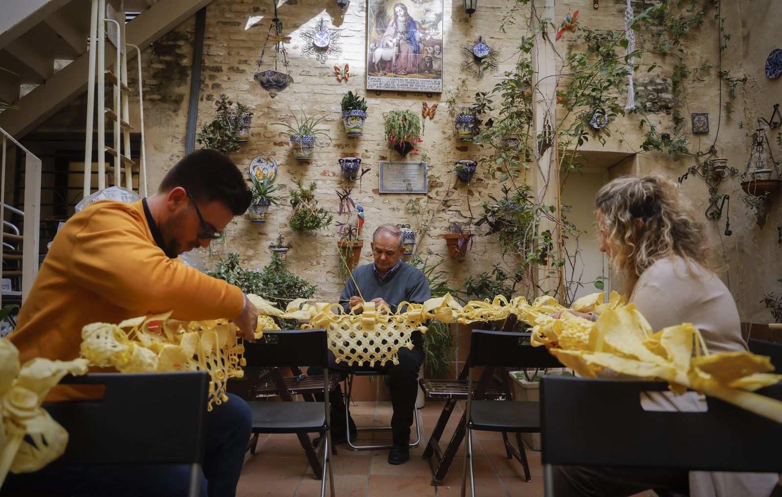 La elaboración de palmas rizadas en la Divina Pastora, todas las imágenes