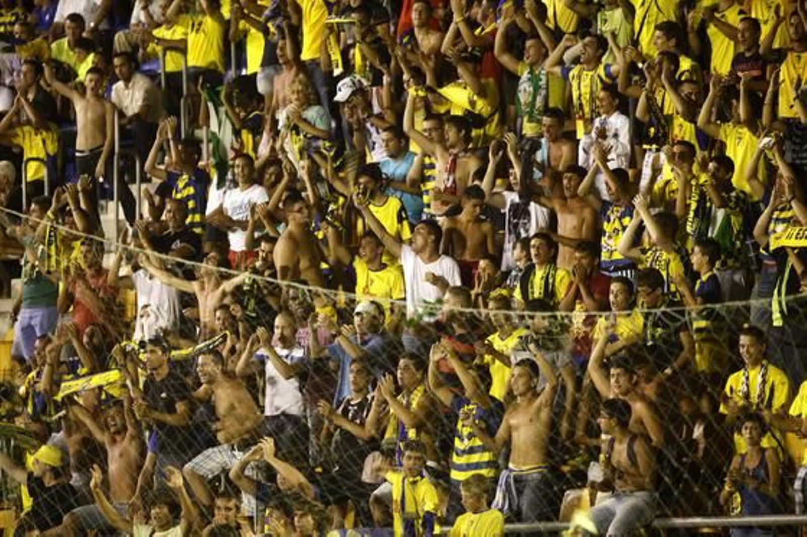 La afición enloqueció con el segundo gol del partido. 

Foto: Jesus Marin