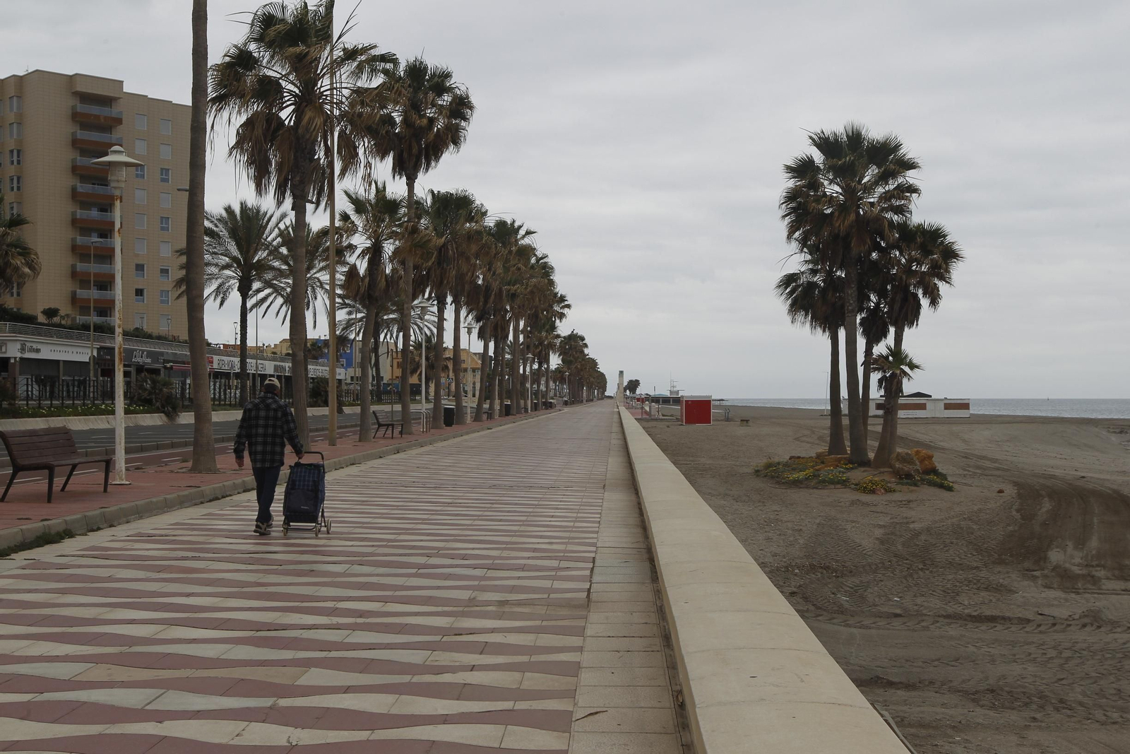 Fotogalería 'Almería, desierta en sábado'. Coronavirus-COVID-19