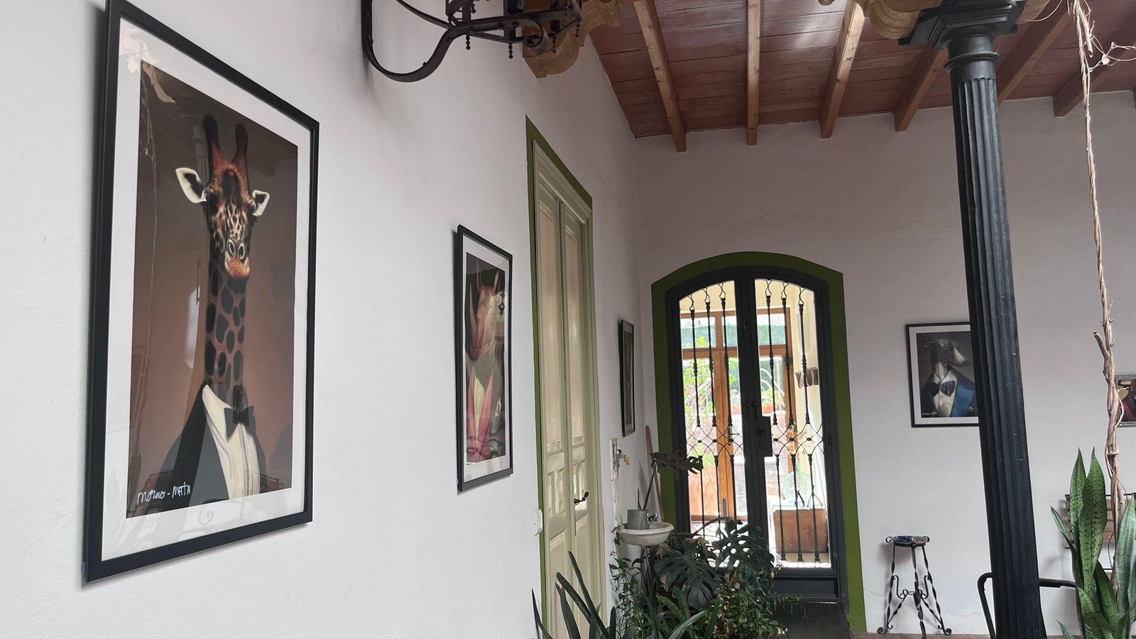 Cuadros de la exposición de Rafael Moreno-Mata