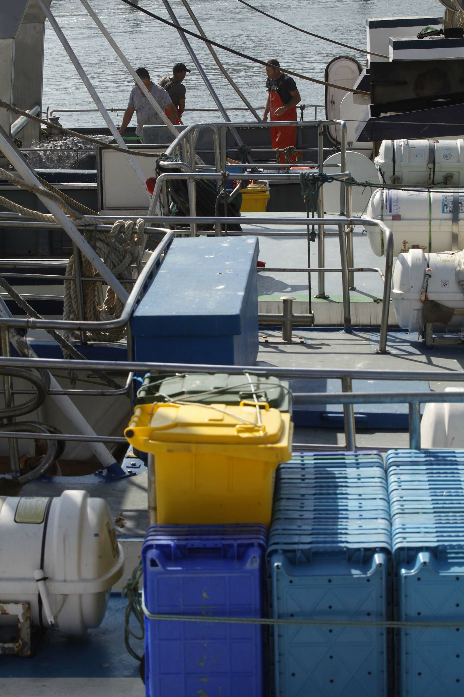 Imágenes de la flota de arrastre de Huelva en parada biológica