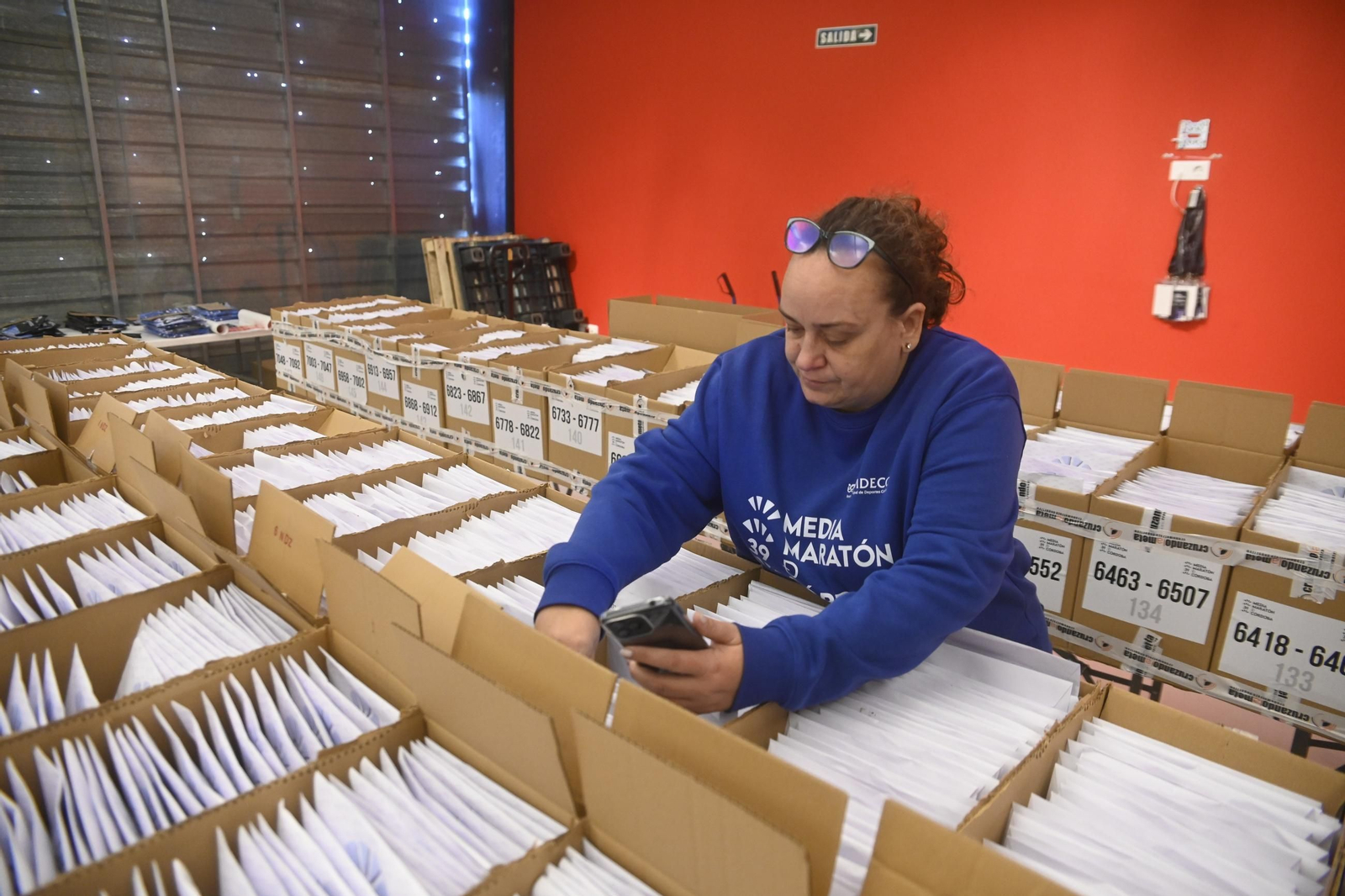 La Feria del Corredor y la entrega de dorsales para la Media Maratón de Córdoba 2025, en imágenes