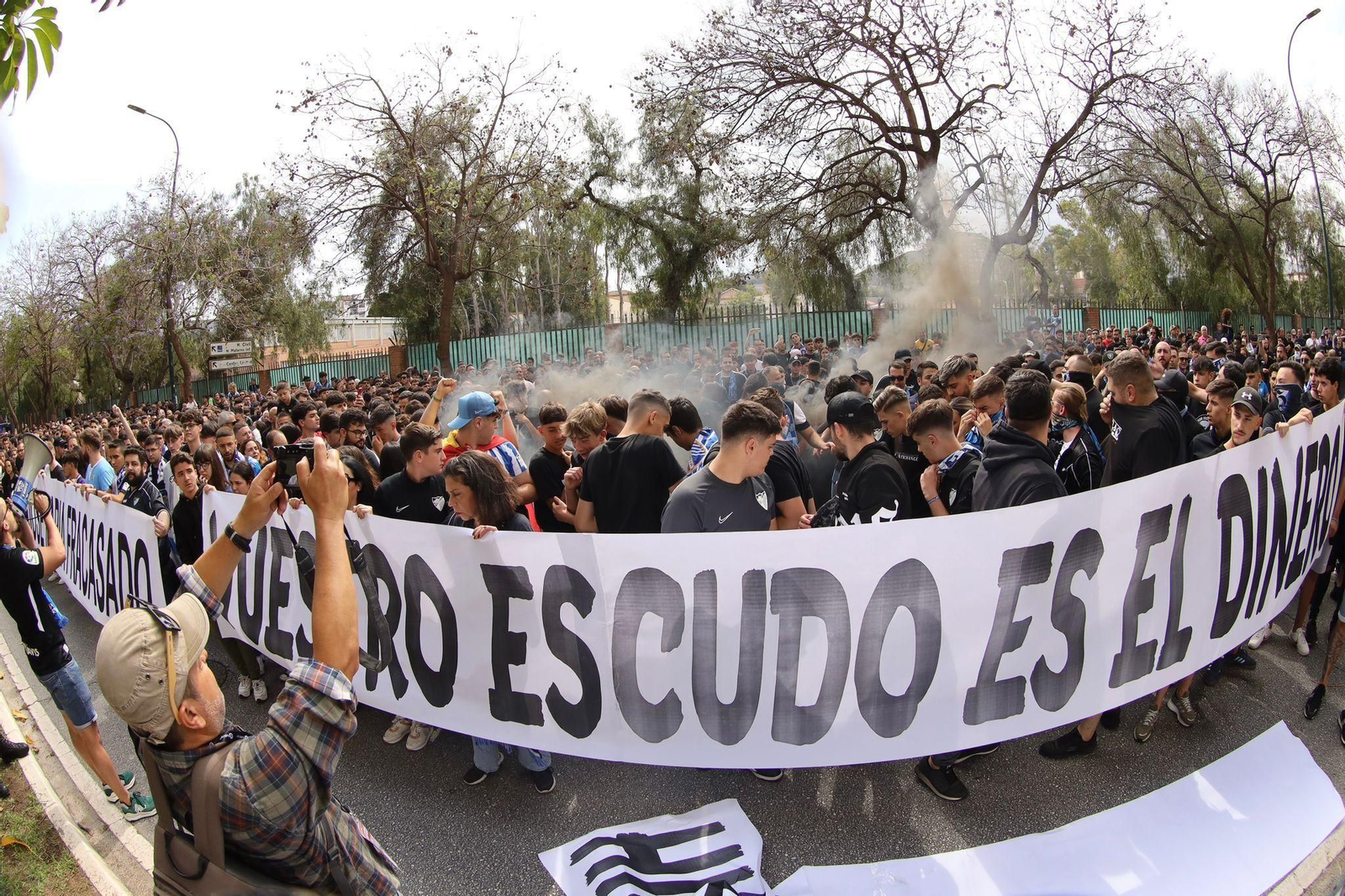 Durísimas críticas de la afición del Málaga CF en la protesta
