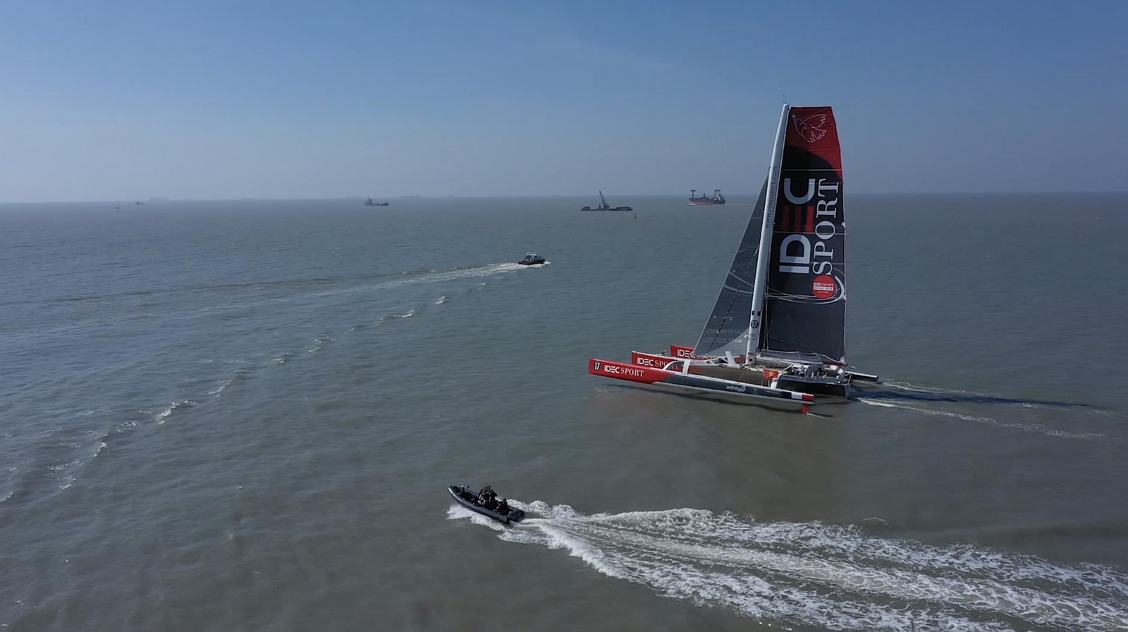 Las fotos del maxitrimaran y la presentación del puerto seco de Antequera