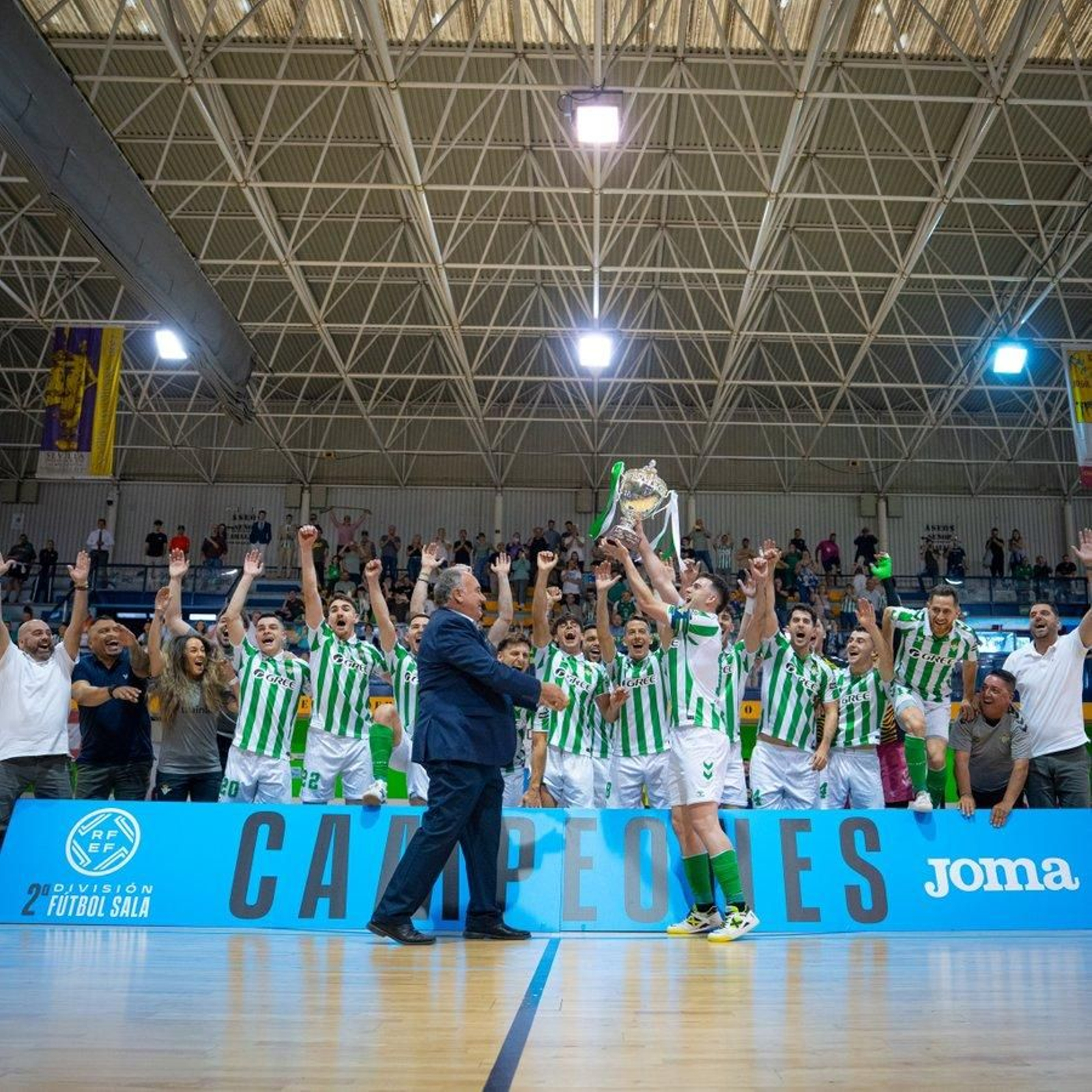 Un homenaje a la corta e intensa trayectoria del Betis Futsal, en imágenes