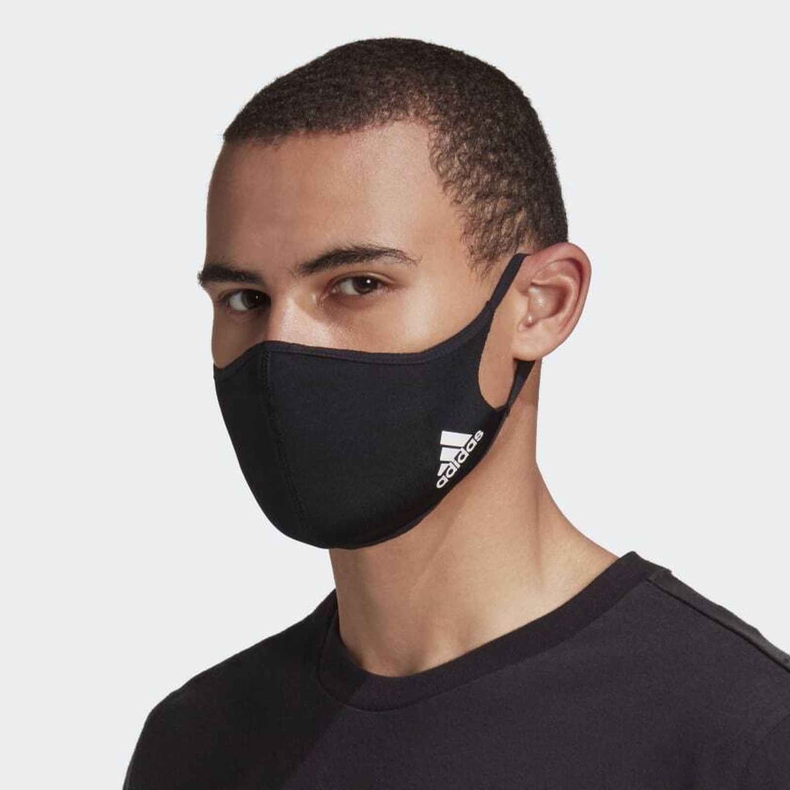 La mascarilla de Adidas, reutilizable y solidaria, ya está entre sus productos más vendidos