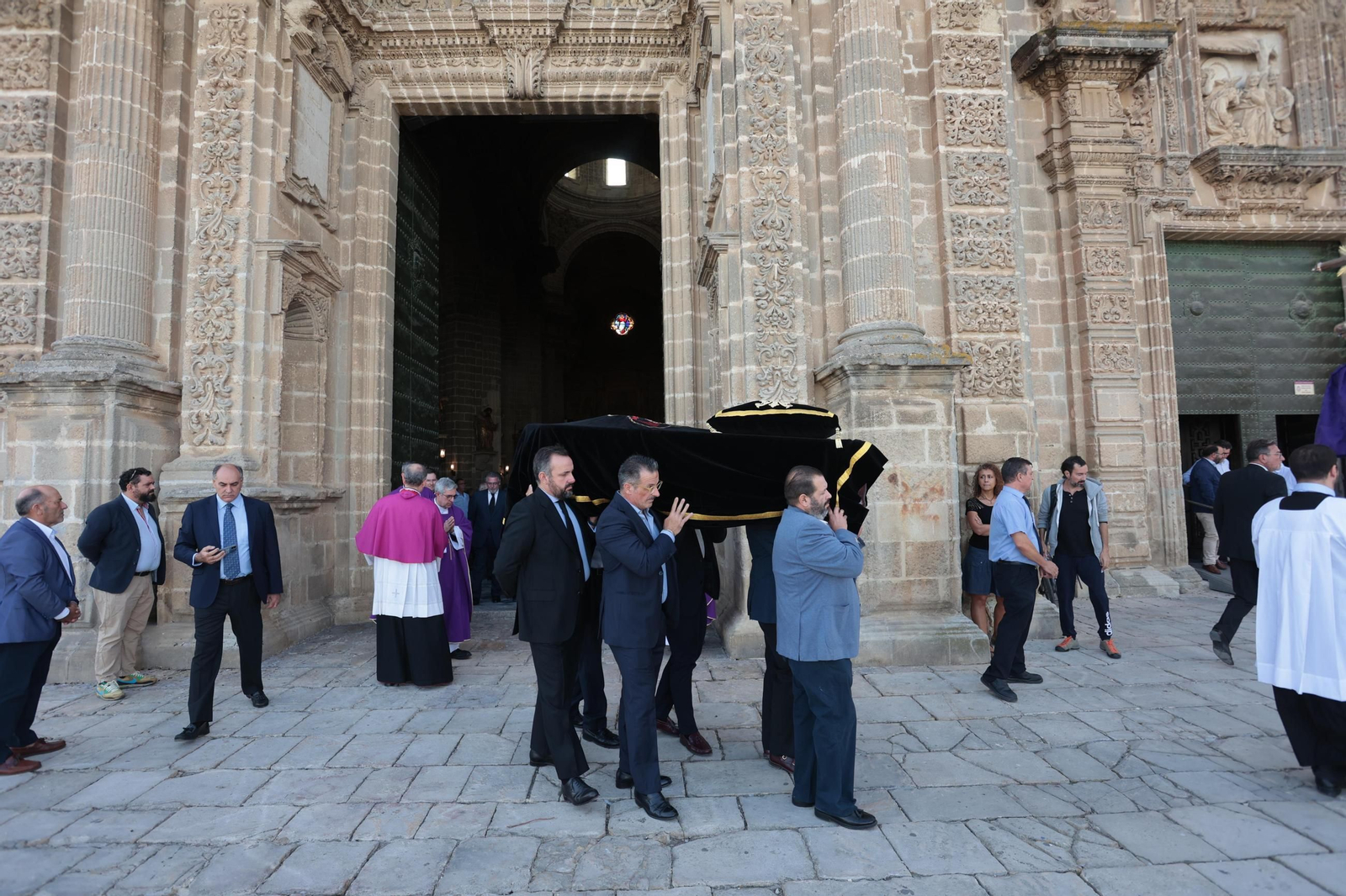 El funeral del periodista Andrés Luis Cañadas, en imágenes