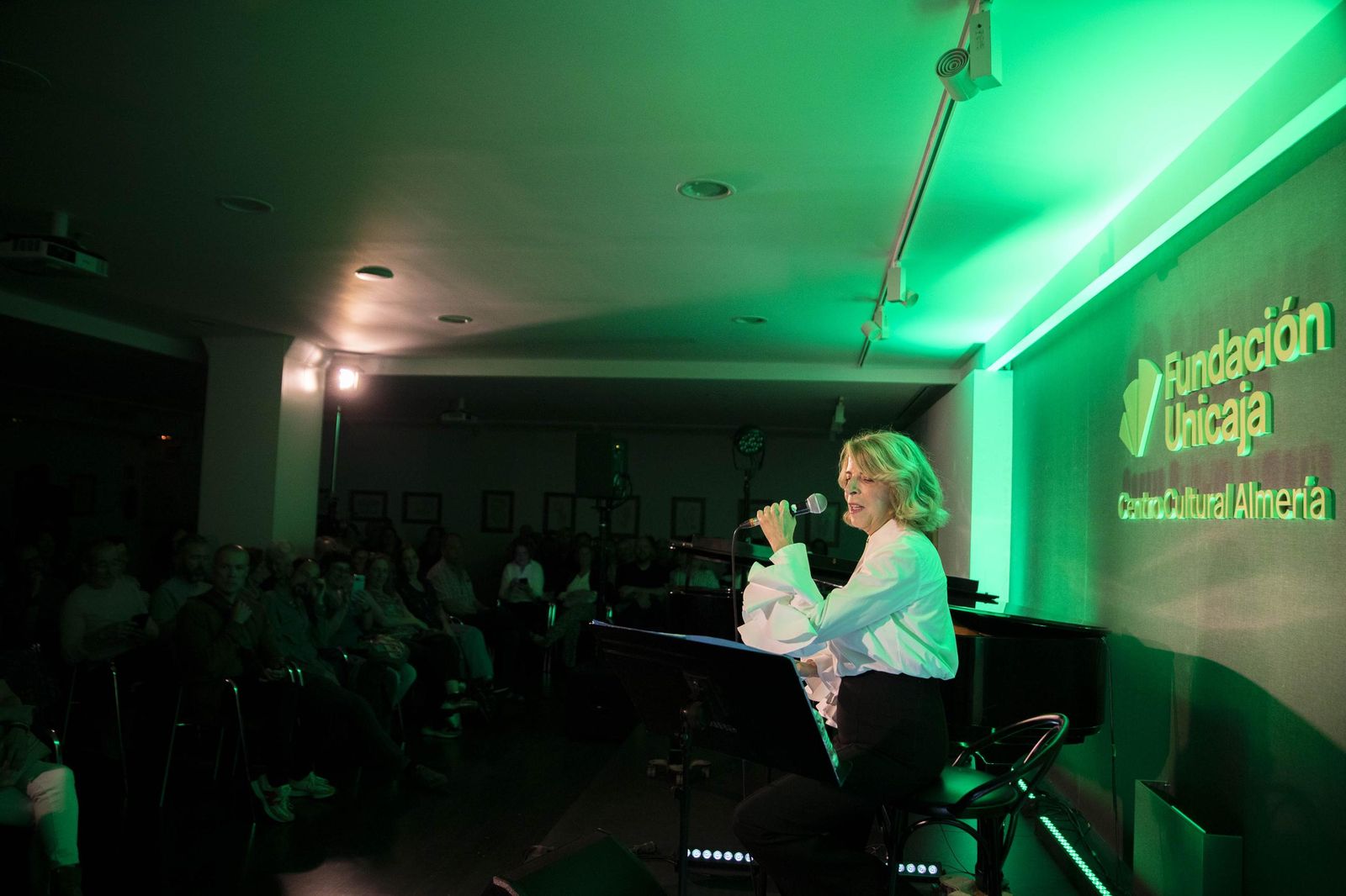 Sole Giménez charla y recital en Fundación Unicaja de Almería