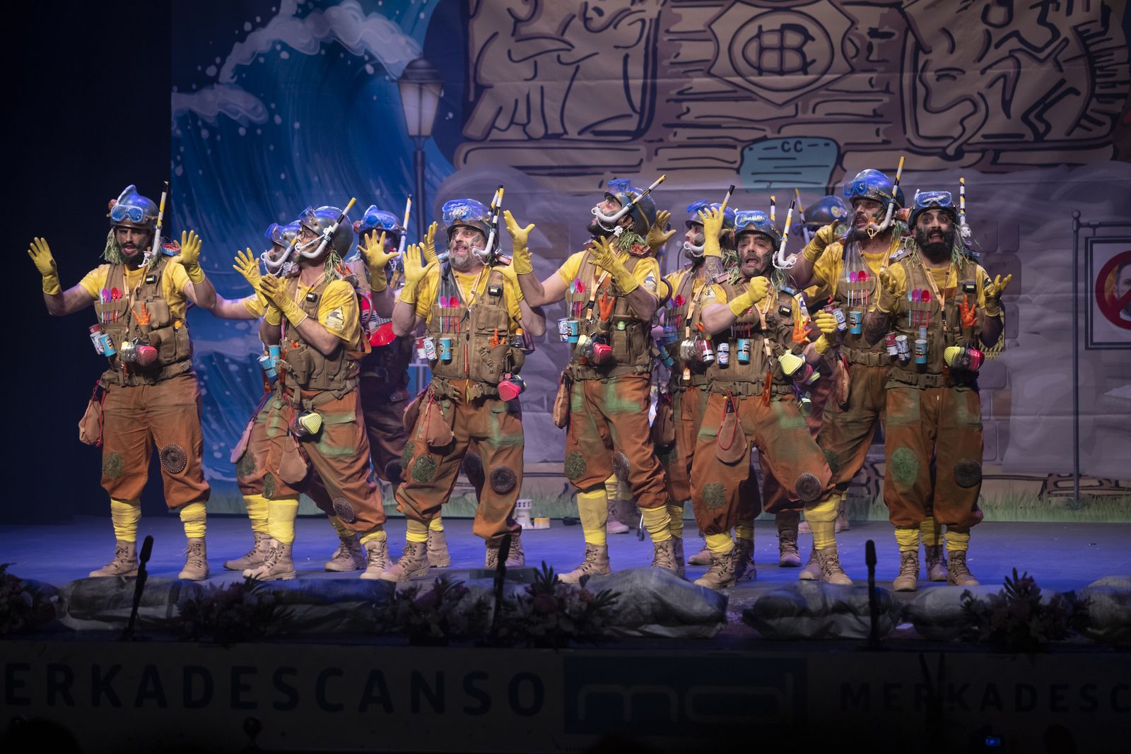 Imágenes de la actuación de la murga de Huelva "No te vayas a espantar. El juicio final" en el Carnaval Colombino