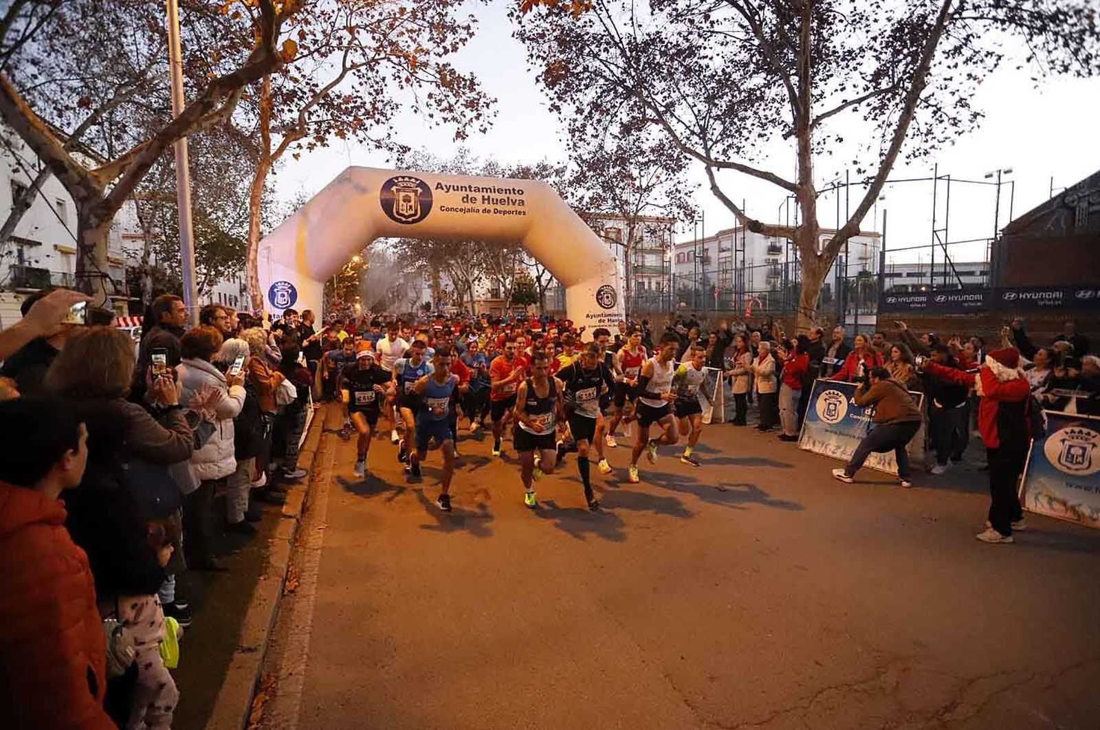 Imágenes de la carrera de San Silvestre en Huelva