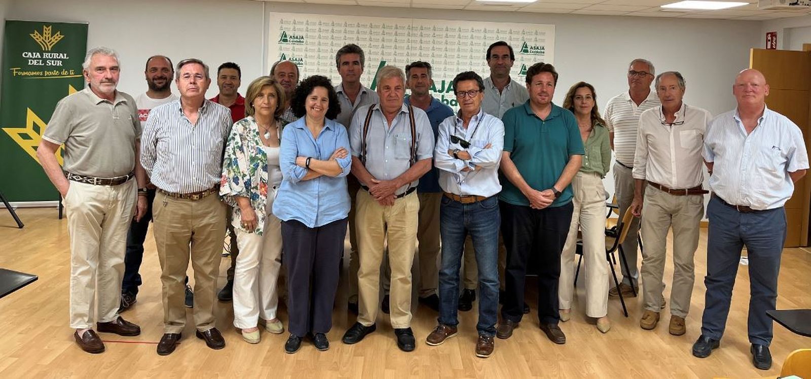 Foto de familia de la Asociación de Regantes del Medio y Alto Guadalquivir de Córdoba.
