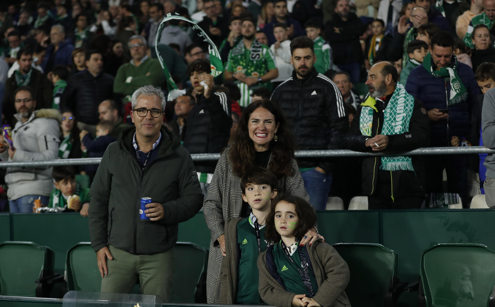 Búscate en las fotos del Betis-Bilbao