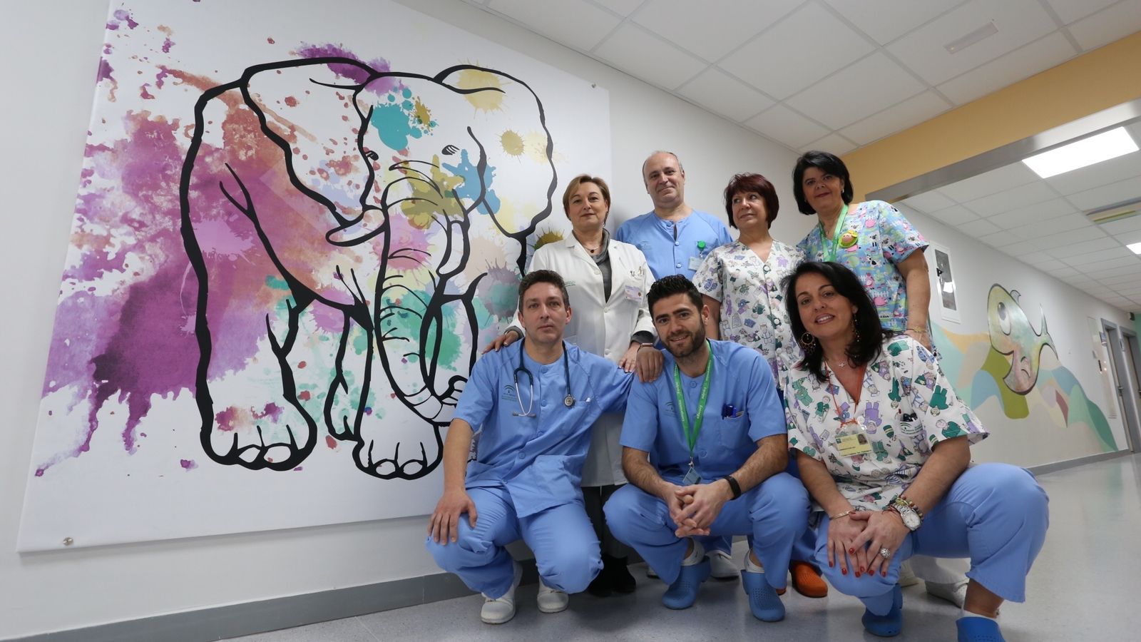 Equipo de profesionales de la UCI infantil de hospital Virgen Macarena