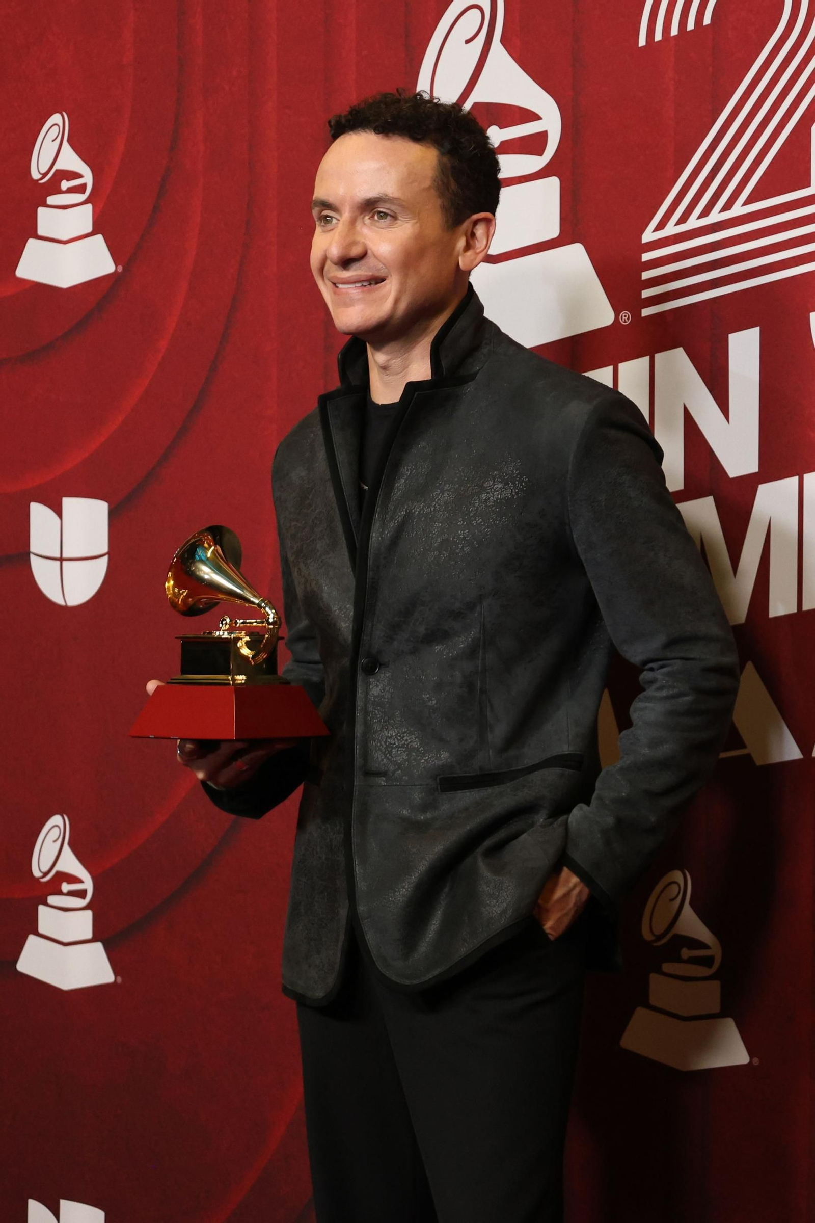 Todos los famosos, tendencias y curiosidades en la alfombra roja de la 25 edición de los Grammy Latinos