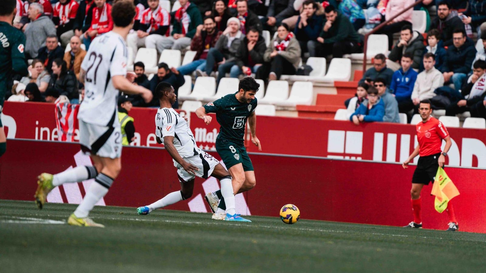 Melero y Lopy necesitan un recambio en el mercado para poder dosificarlos en el centro del campo