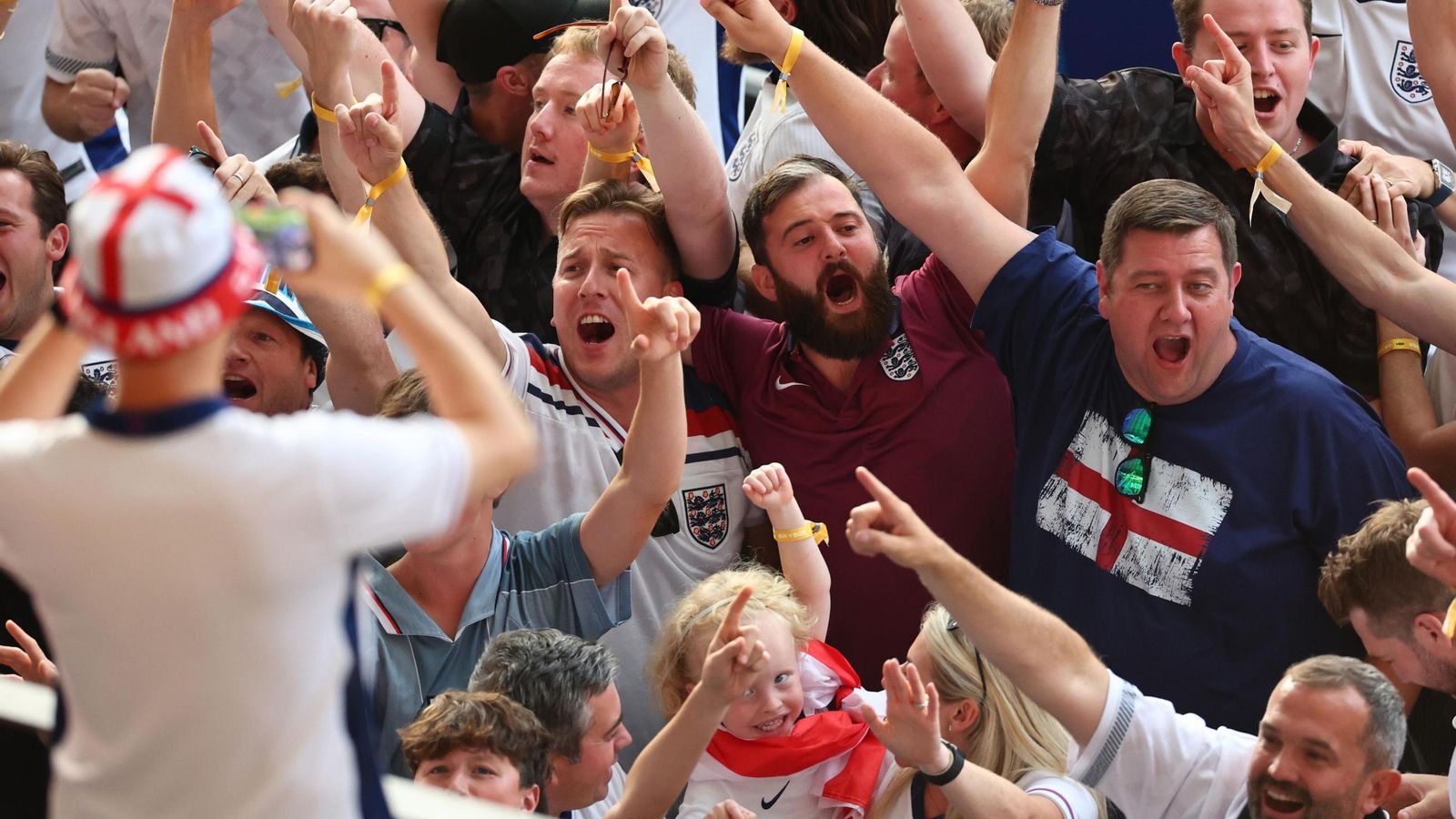 Las fotos de los aficionados de España e Inglaterra antes de la final