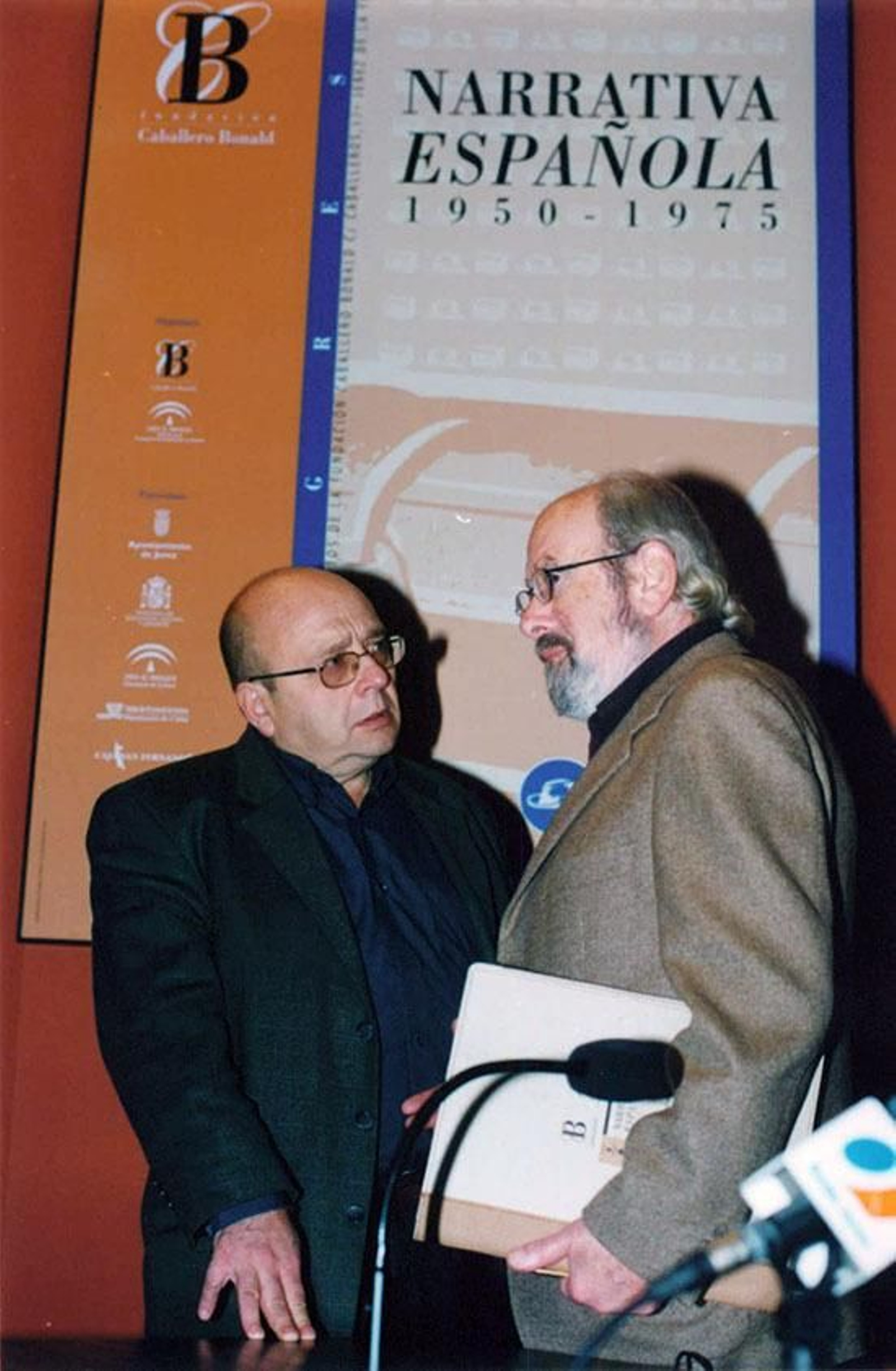 Manuel Vázquez Montalbán en Jerez, junto a Caballero Bonald, en el 2000.