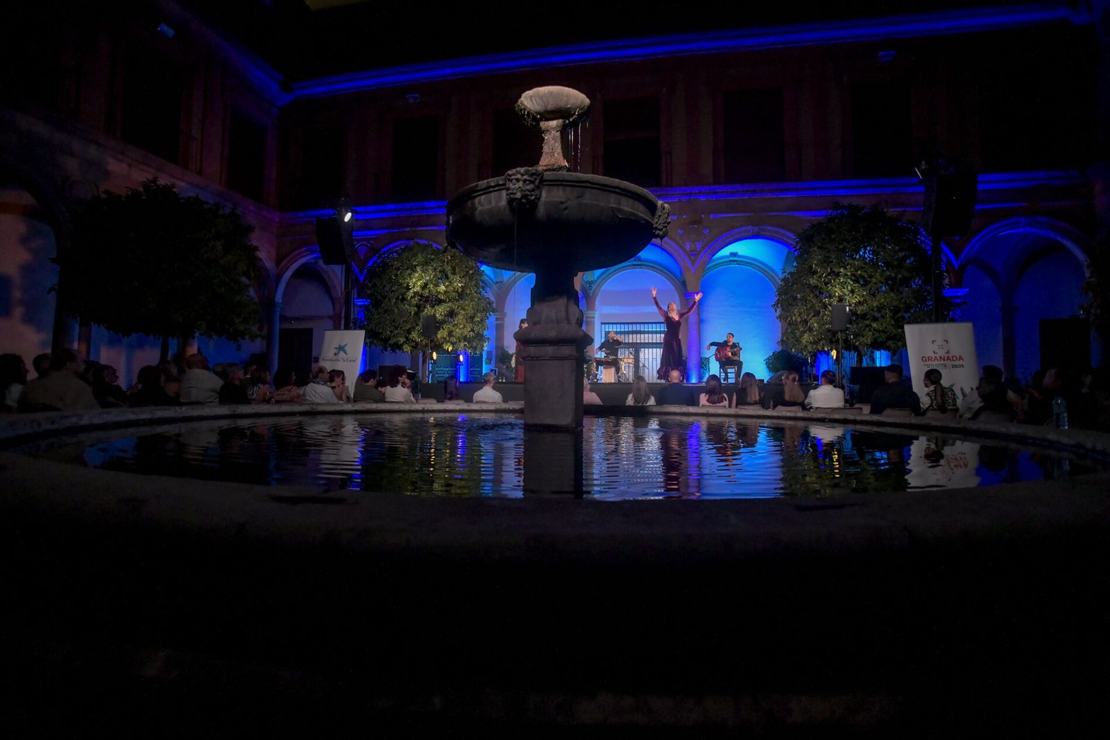 El flamenco de Fuensanta La Moneta hace vibrar la Abadía del Sacromonte: las mejores imágenes