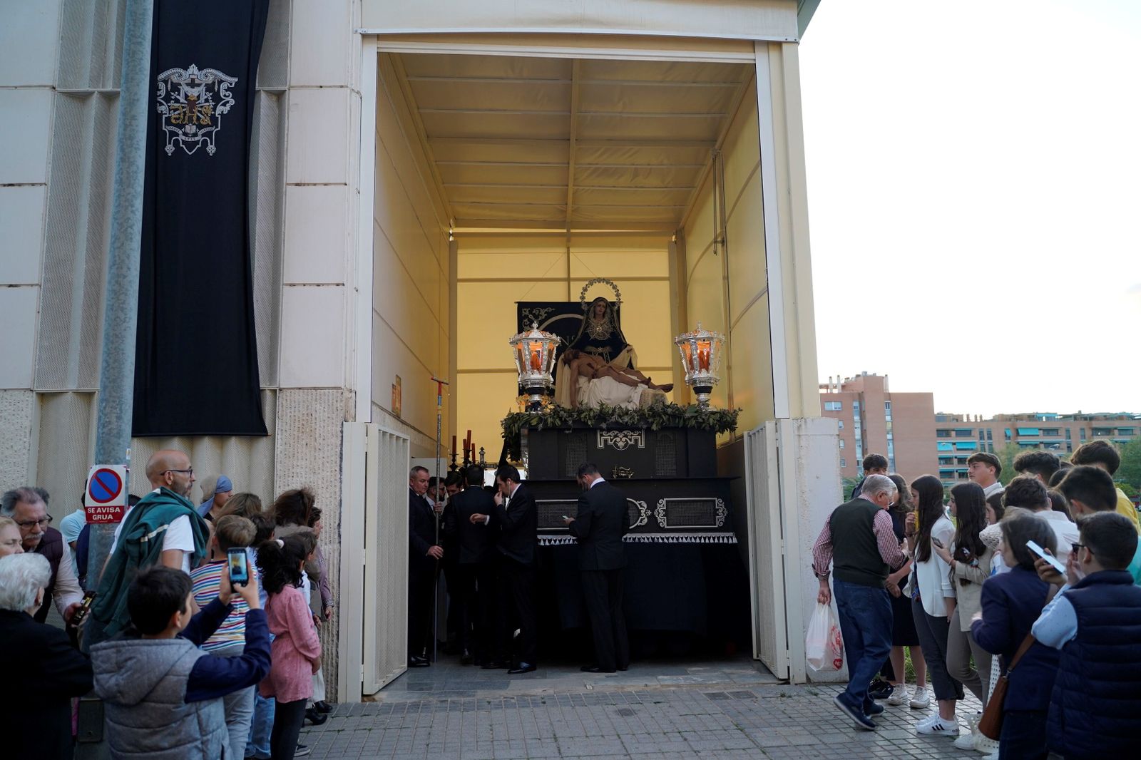 Sábado de Pasión en Córdoba: la procesión del Traslado al Sepulcro en imágenes.
