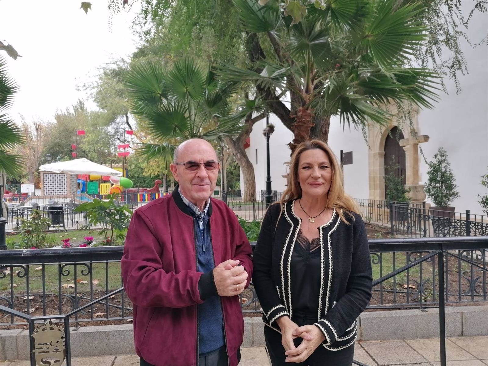 Insúa junto al alcalde de Ogíjares