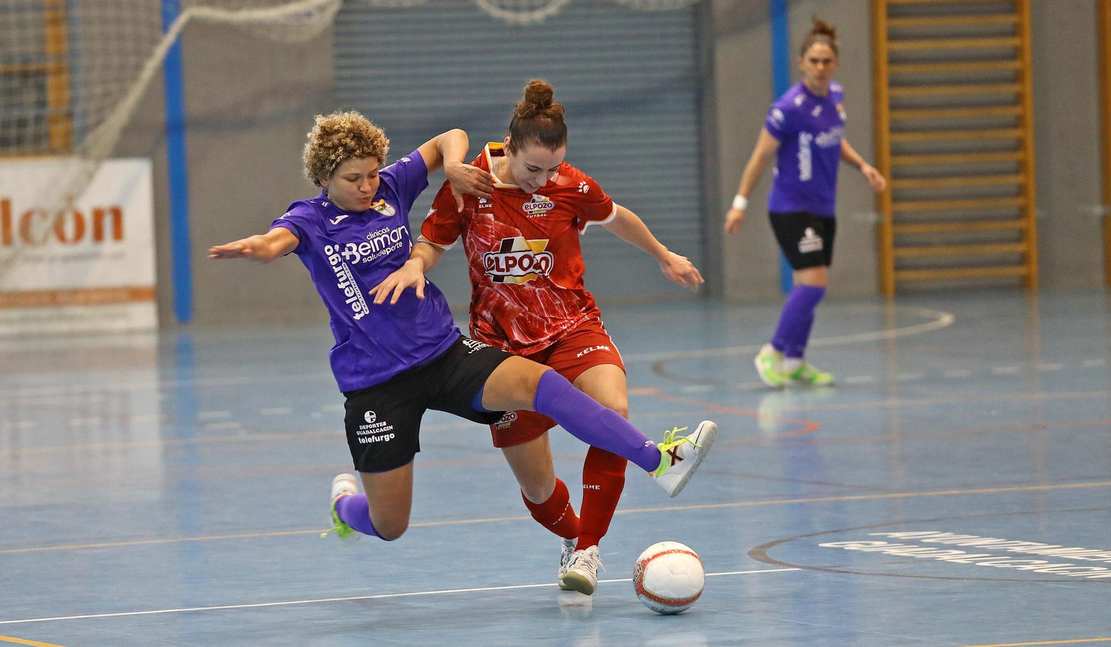 Noelia corta el avance de la jugadora del Guadalcacín Jacke.