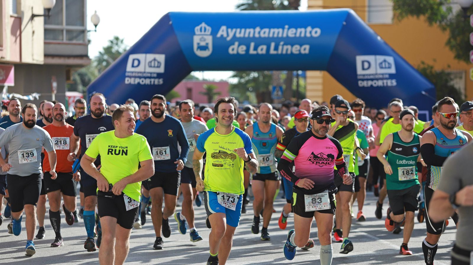 Las mejores fotos de la VIII Carrera Cívico Militar 'Entre dos ciudades'