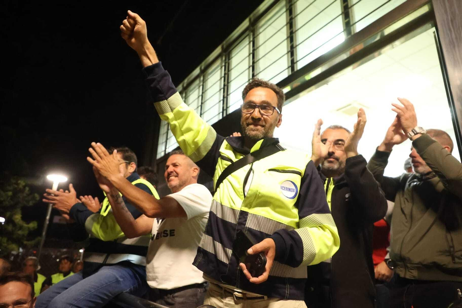 Gómez Valencia junto al resto del comité de huelga, en la noche del jueves.