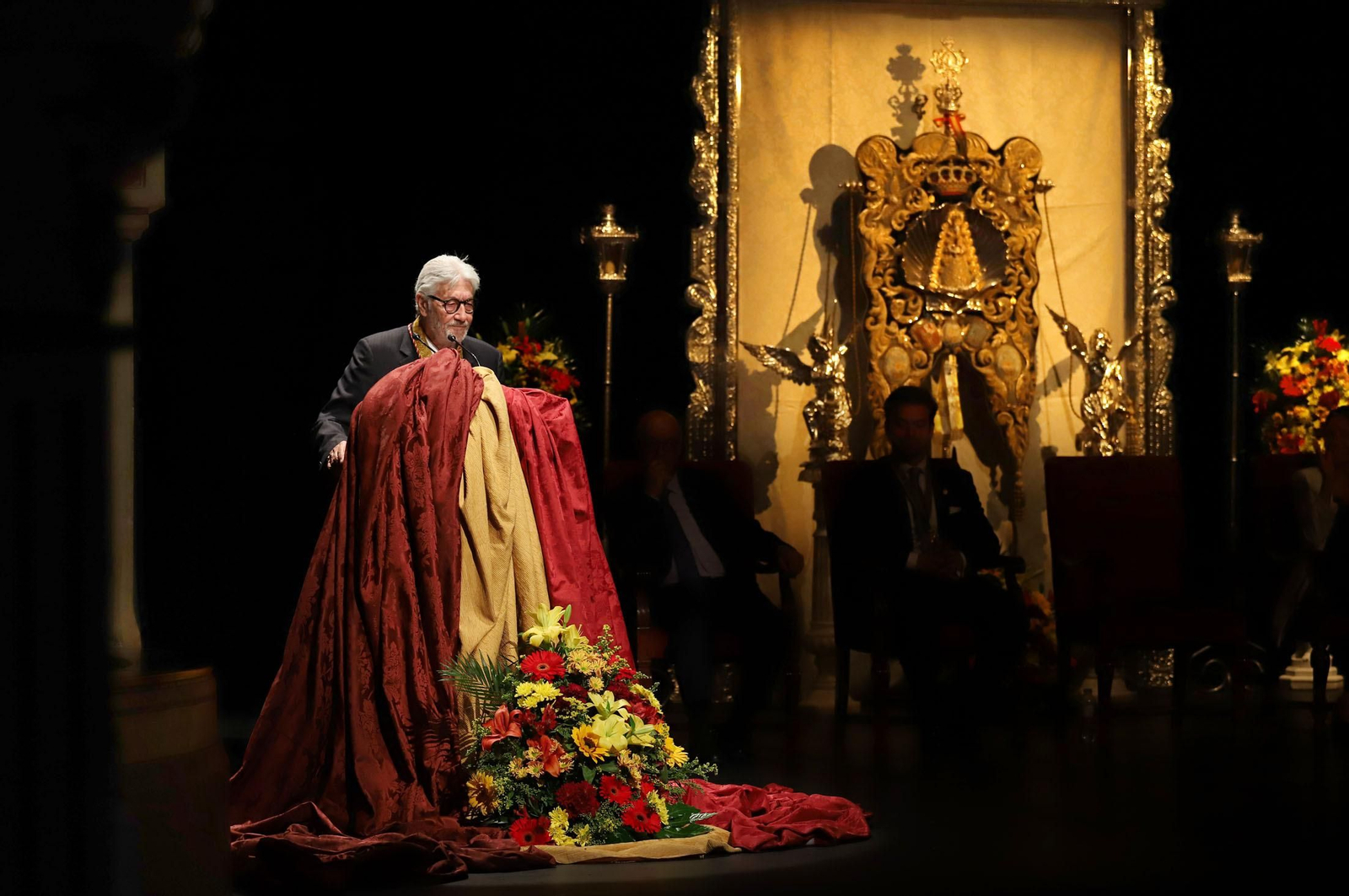 Eduardo Fernández Jurado pregona a la Hermandad de Emigrantes, en imágenes