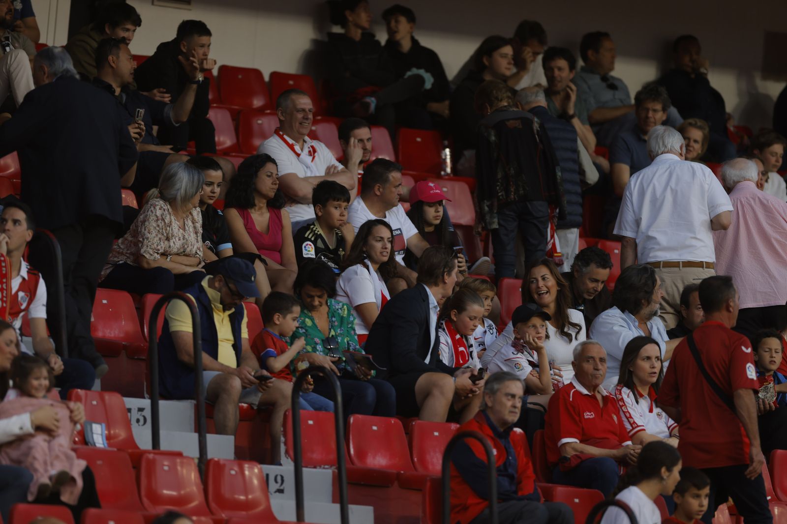 Búscate en las fotos del Sevilla-Celta