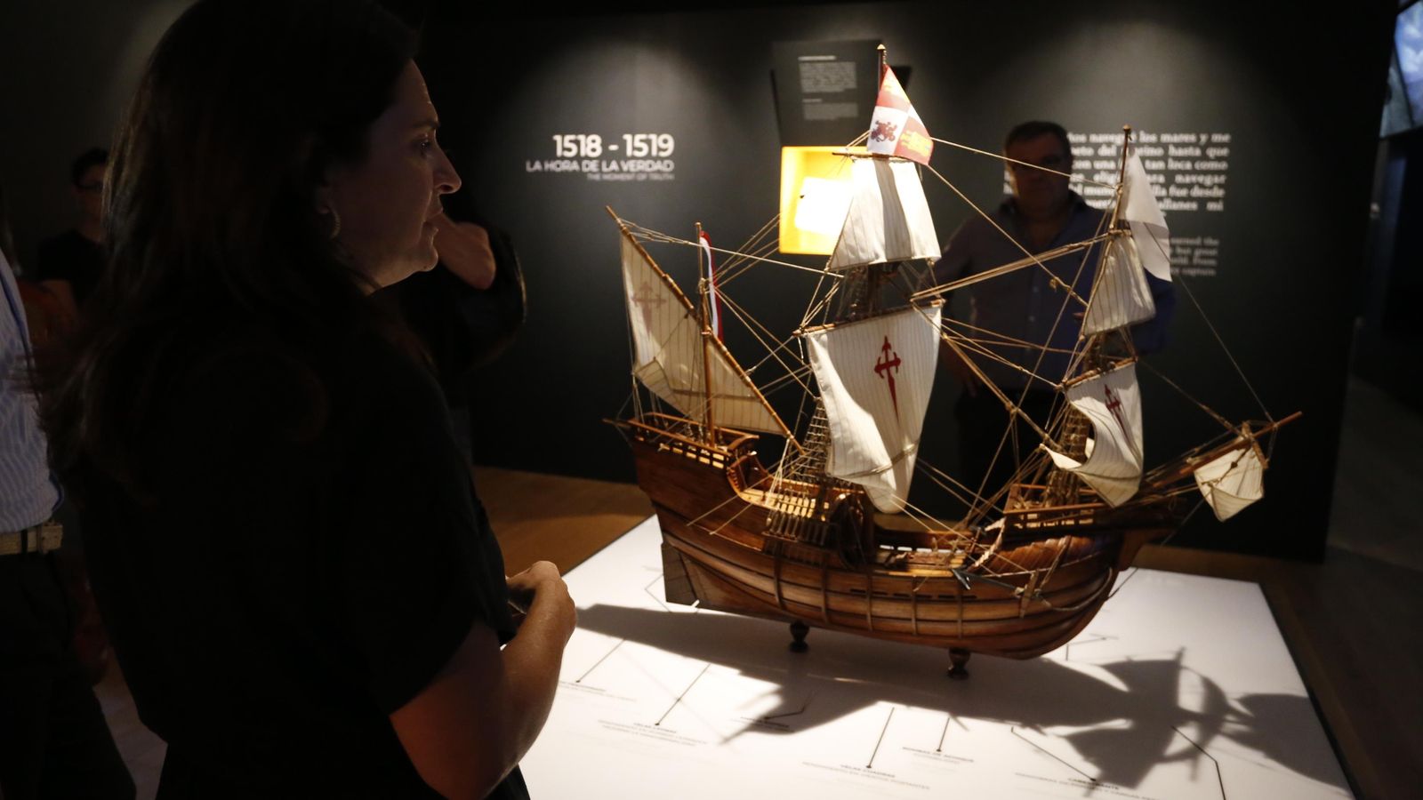 La historiadora Guadalupe Fernández explica las características técnicas de la nao Victoria.
