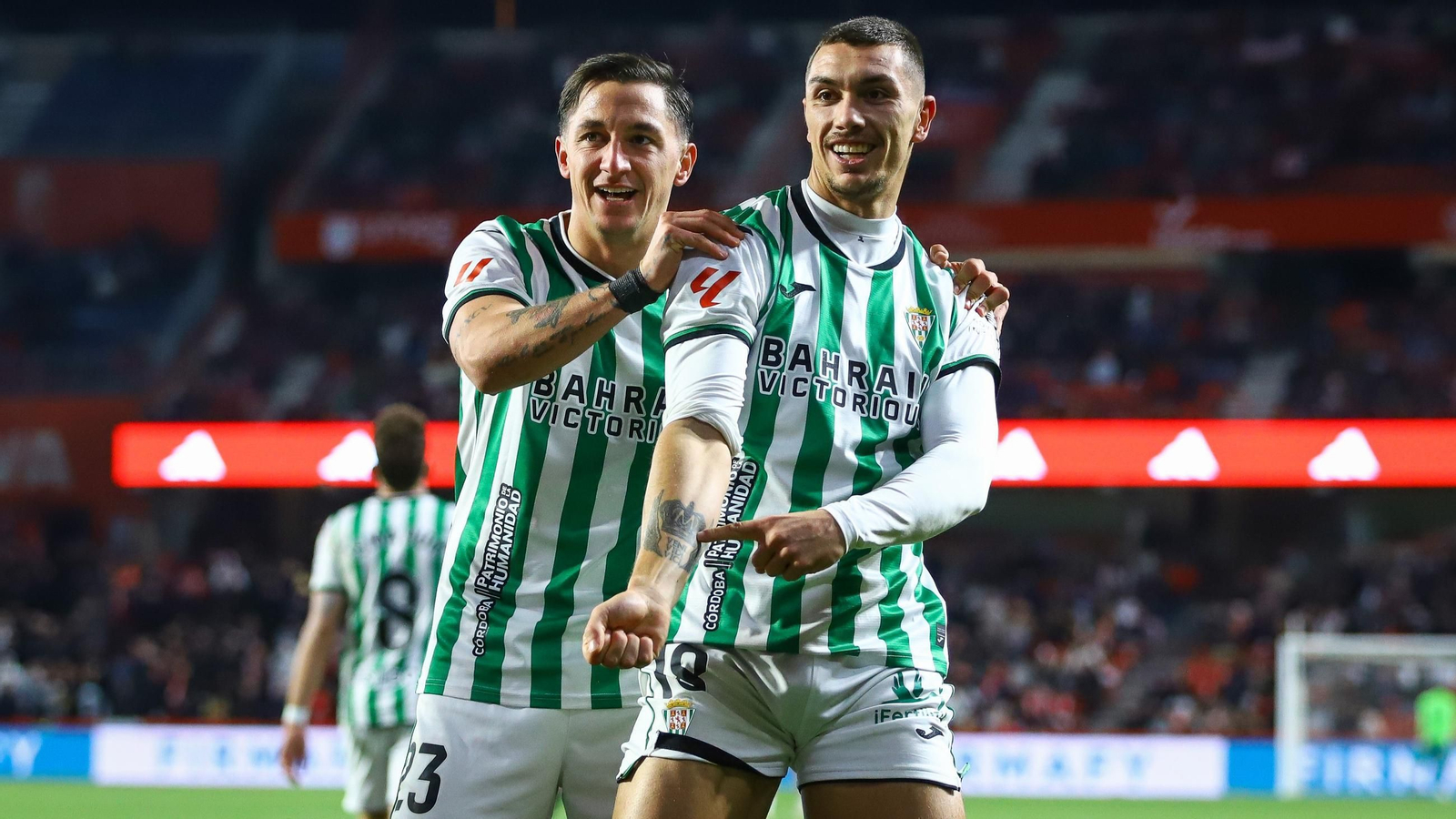 Adri Fuentes celebra junto a Carracedo su gol en el Granada CF - Córdoba CF.