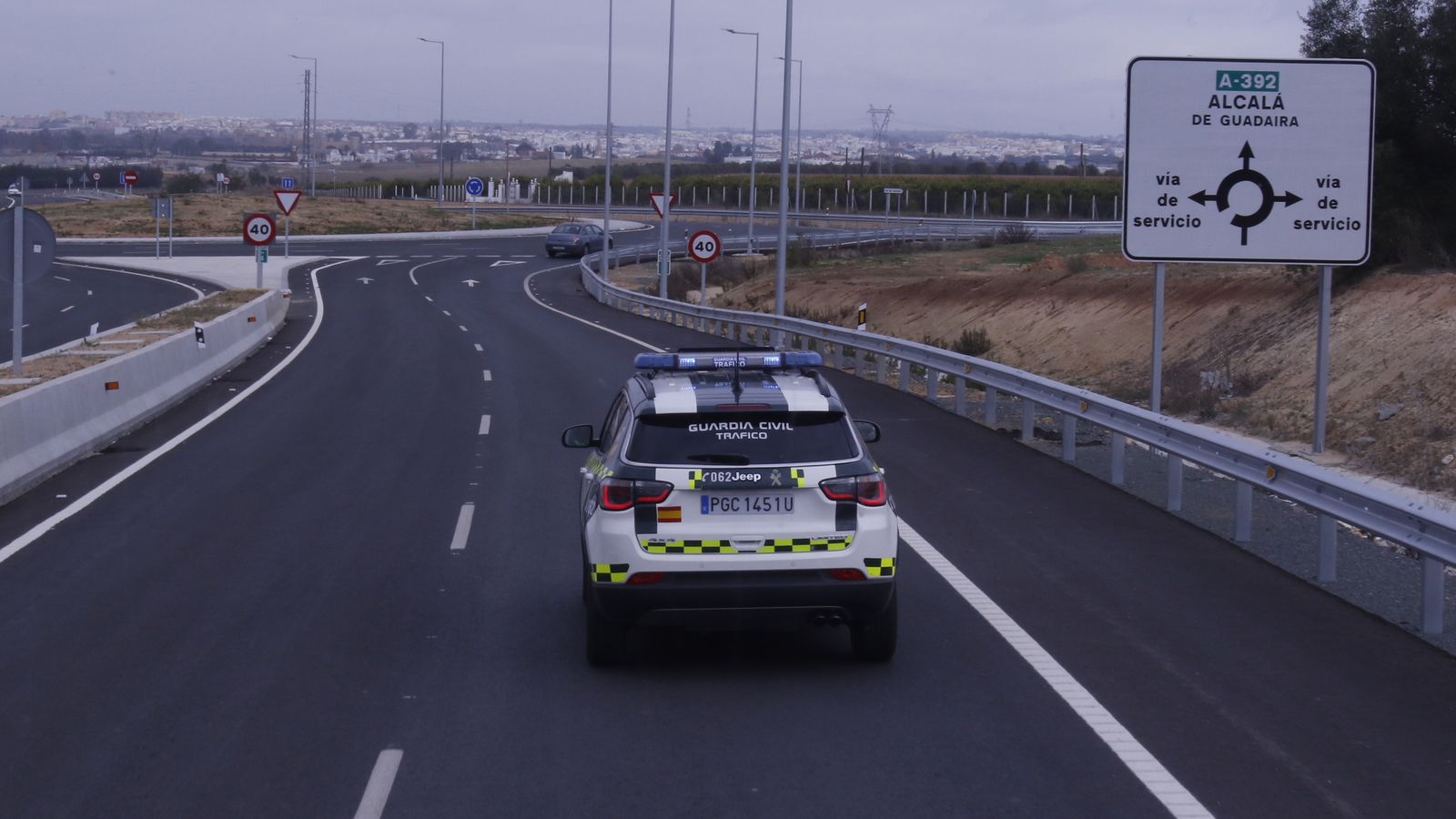 Una vista de Alcalá de Guadaíra desde la A-392, a cuya entrada se construirá la nueva rotonda.