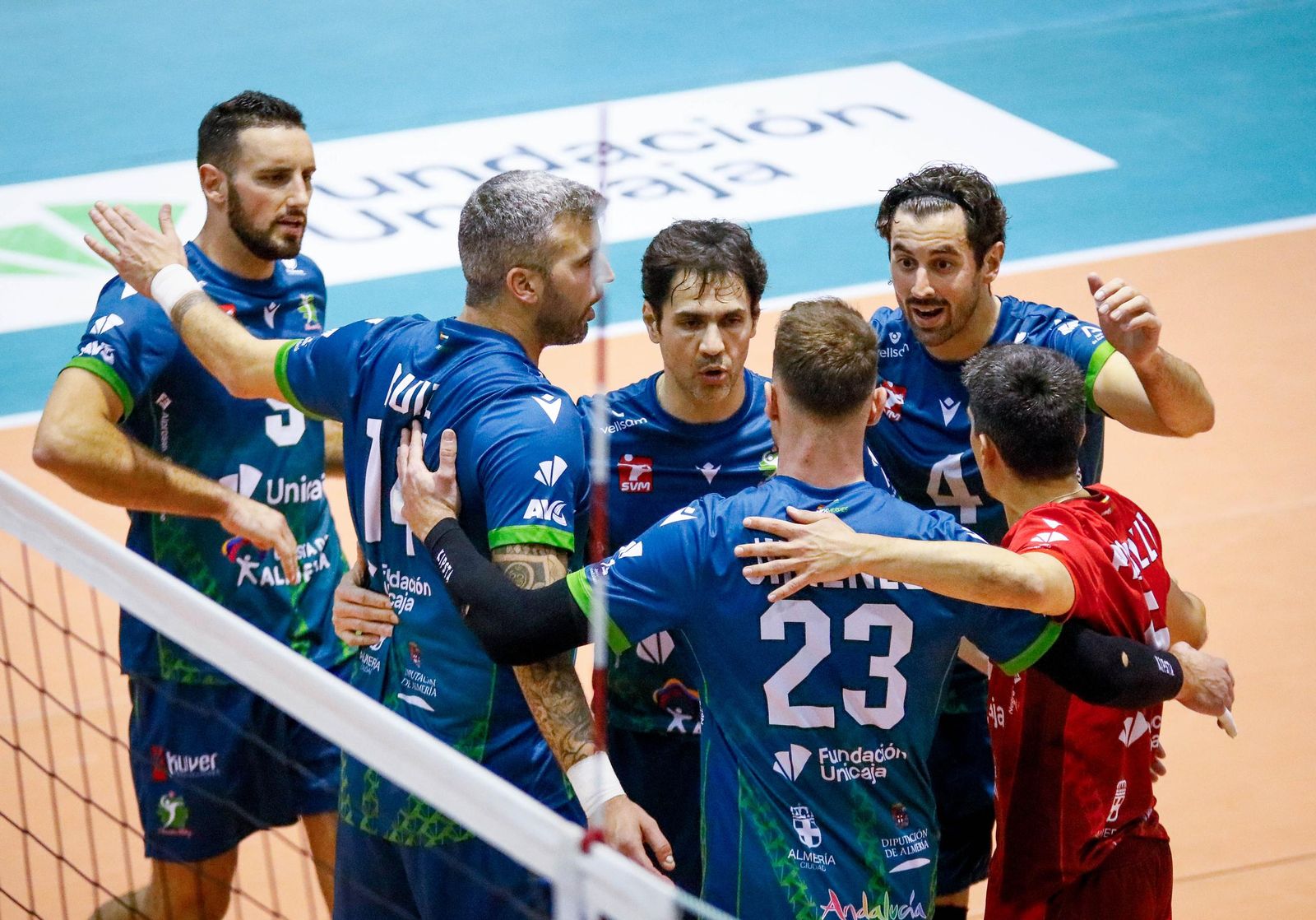 Las imágenes del Unicaja Costa de Almería-Leleman Conqueridor, primer partido del play off por el título de Superliga en Almería