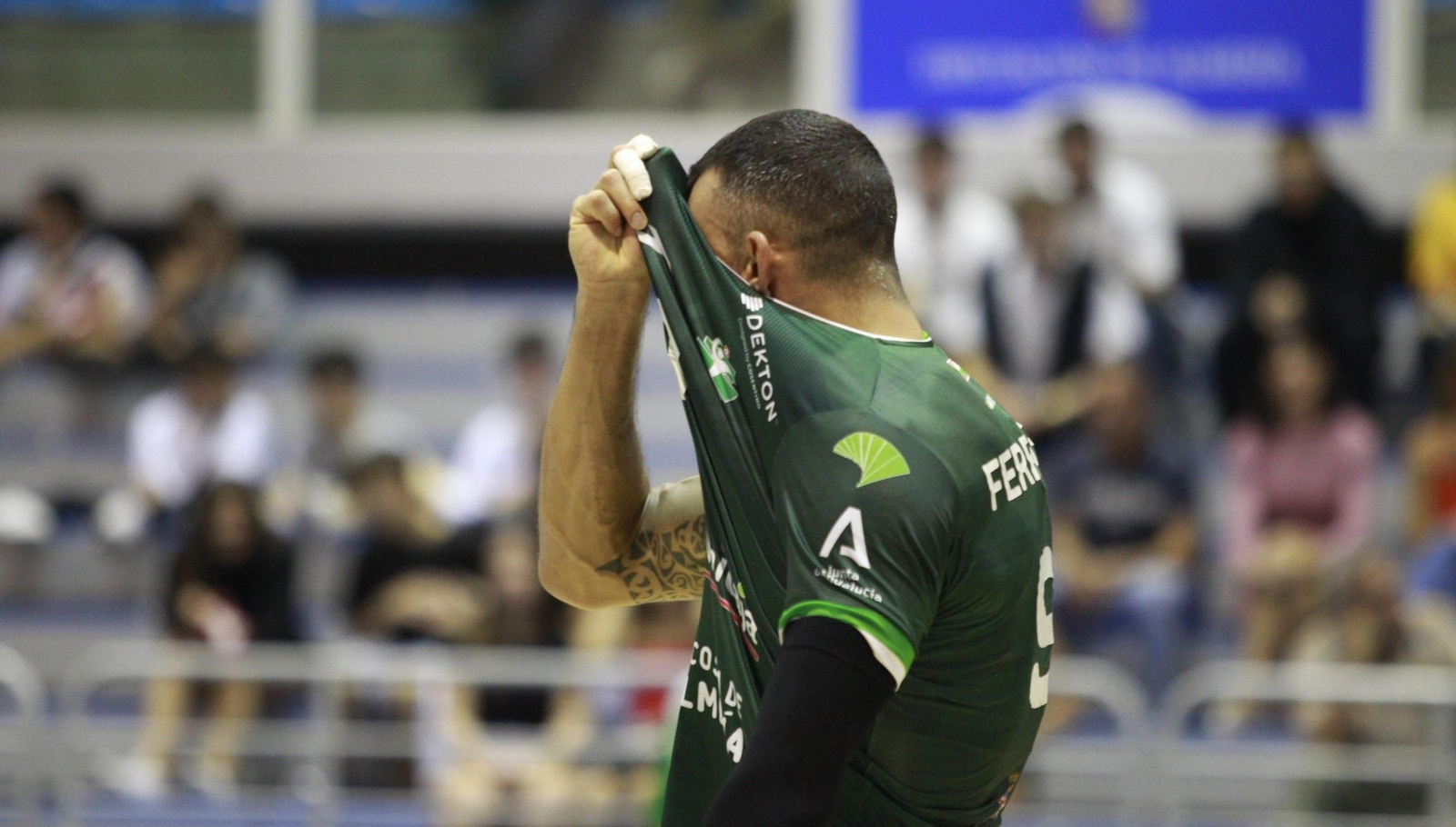 Ferreira se lamenta tras el último punto