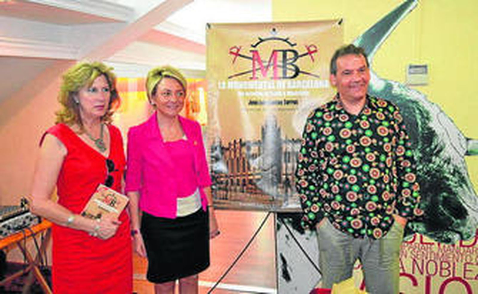 El escritor José Luis Cantos con Eloísa Cabrera y Mª Dolores Ortega.