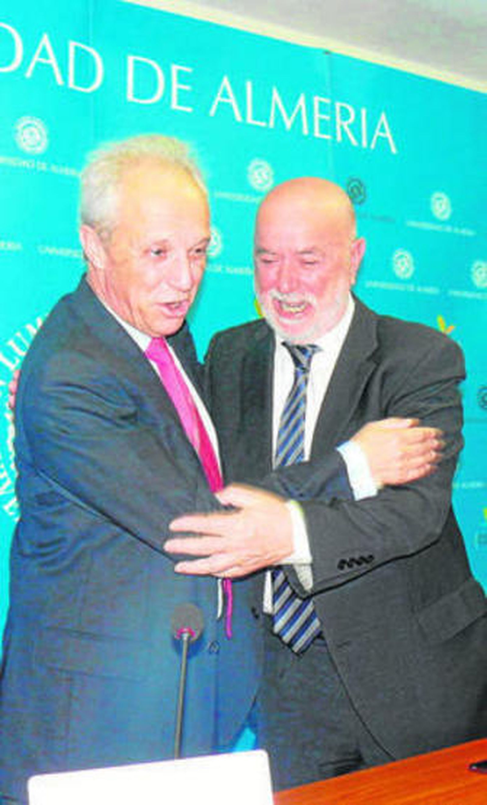 José Luis Martínez Vidal y el rector Pedro Molina, ayer, en la UAL.