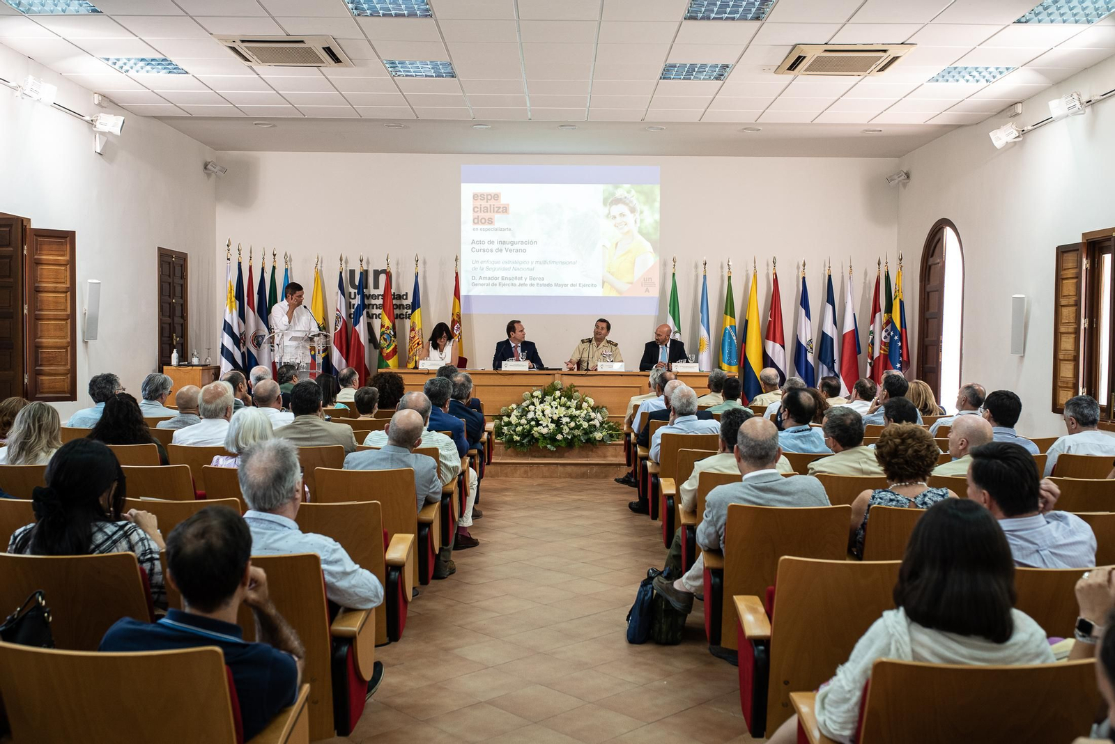 Imágenes de la jornada de inauguración de los cursos de verano de la UNIA