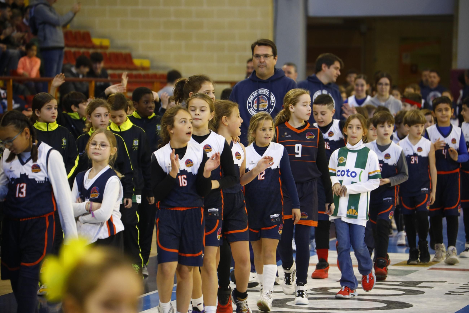 Las mejores fotos del ambiente en Vista Alegre para el Coto Córdoba - Zornotza