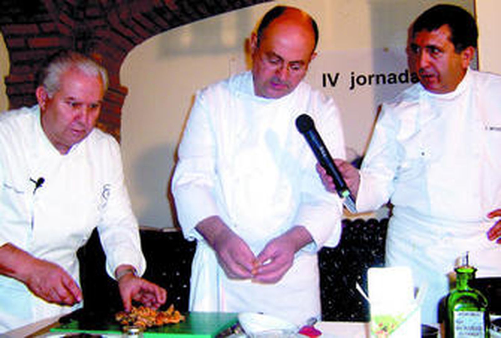 Los tres cocineros en el taller gastronómico.