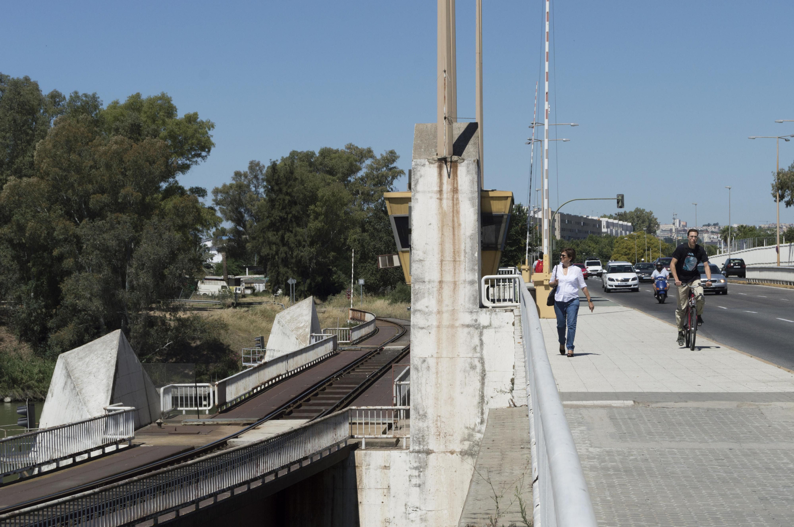 El deterioro del puente de las Delicias