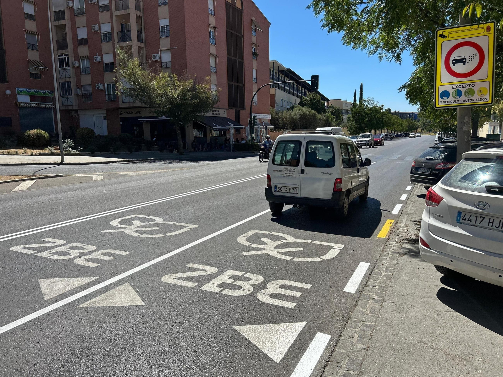 Avisos de entrada a la Zona de Bajas Emisiones de Granada.