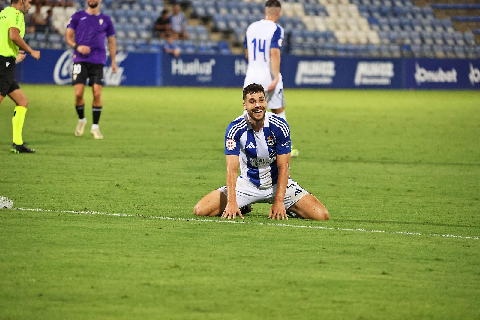 Las mejores imágenes del Trofeo Colombino entre el Recreativo de Huelva y el Córdoba CF