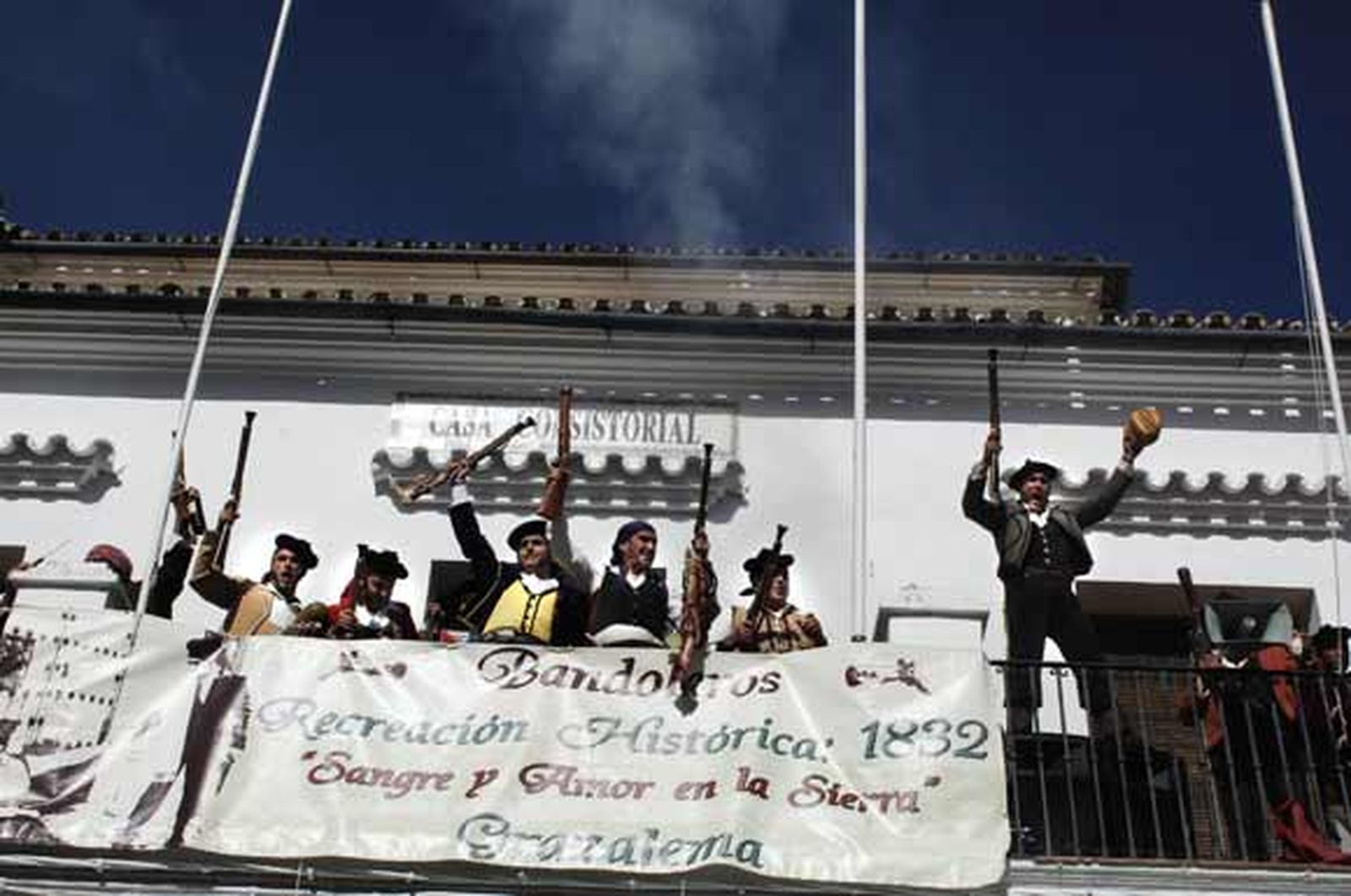 La recreación histórica en torno a la figura del Tempranillo logra abarrotar las calles del municipio serrano

Foto: Ramon Aguilar
