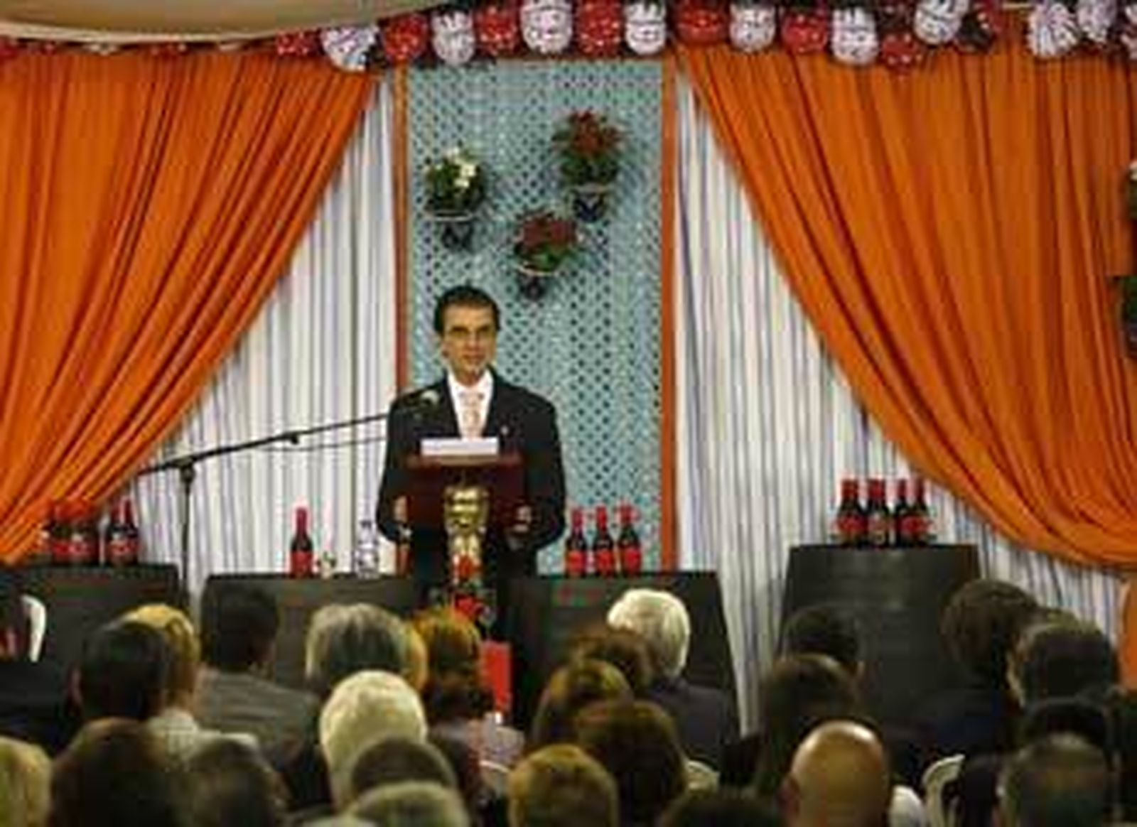 Cádiz y El Puerto, "ciudades gemelas" en el pregón de José Manuel Romo