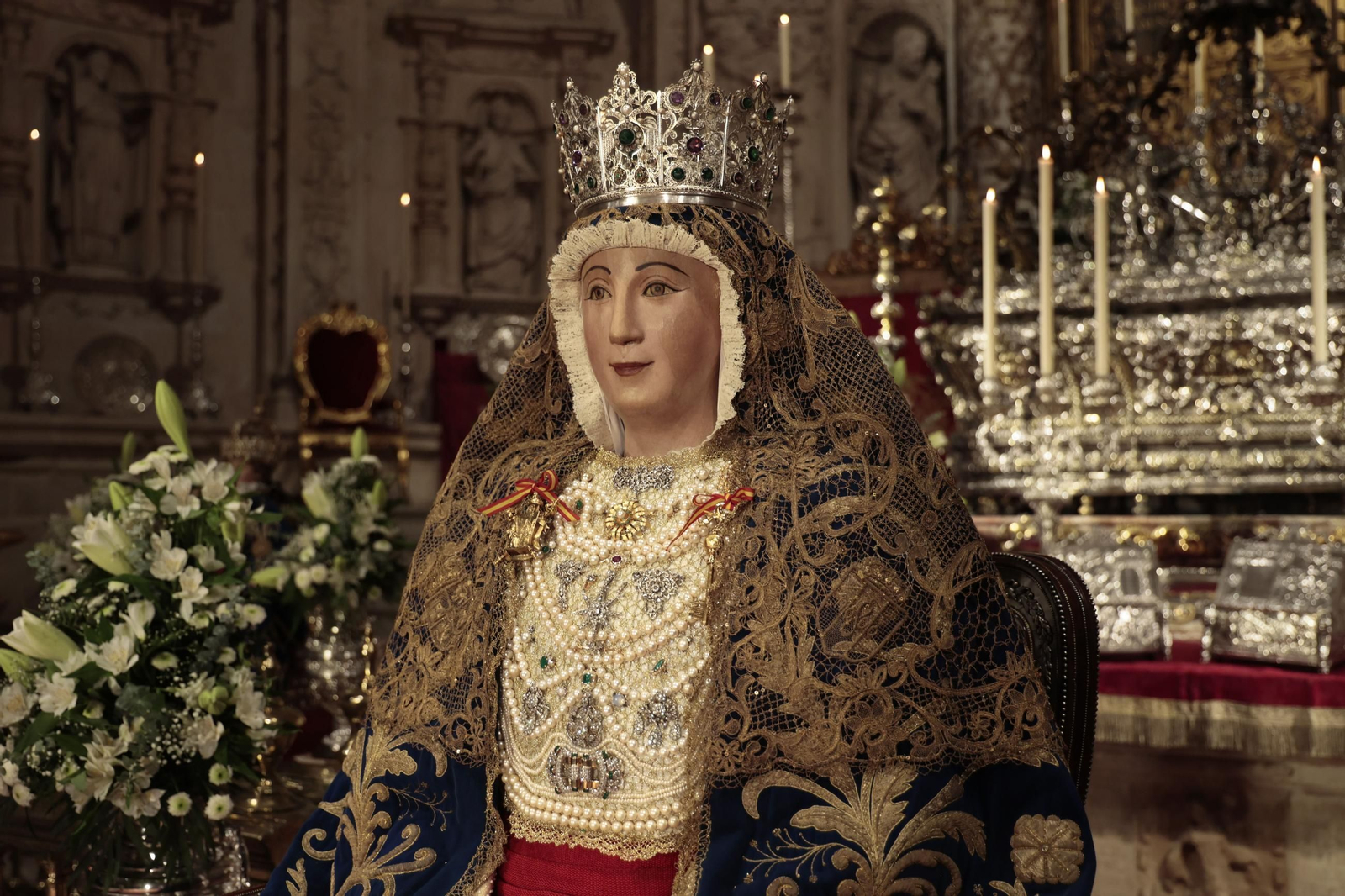 Imágenes del besamanos de la Virgen de los Reyes