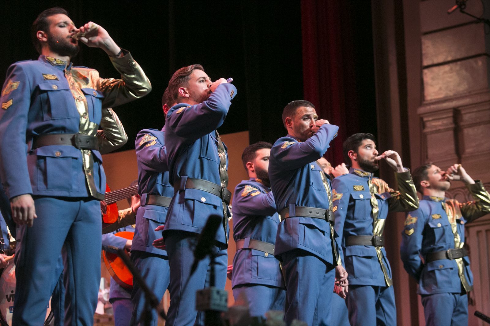 Comparsa 'El escuadrón del segundo mes', de Carmona (Sevilla)