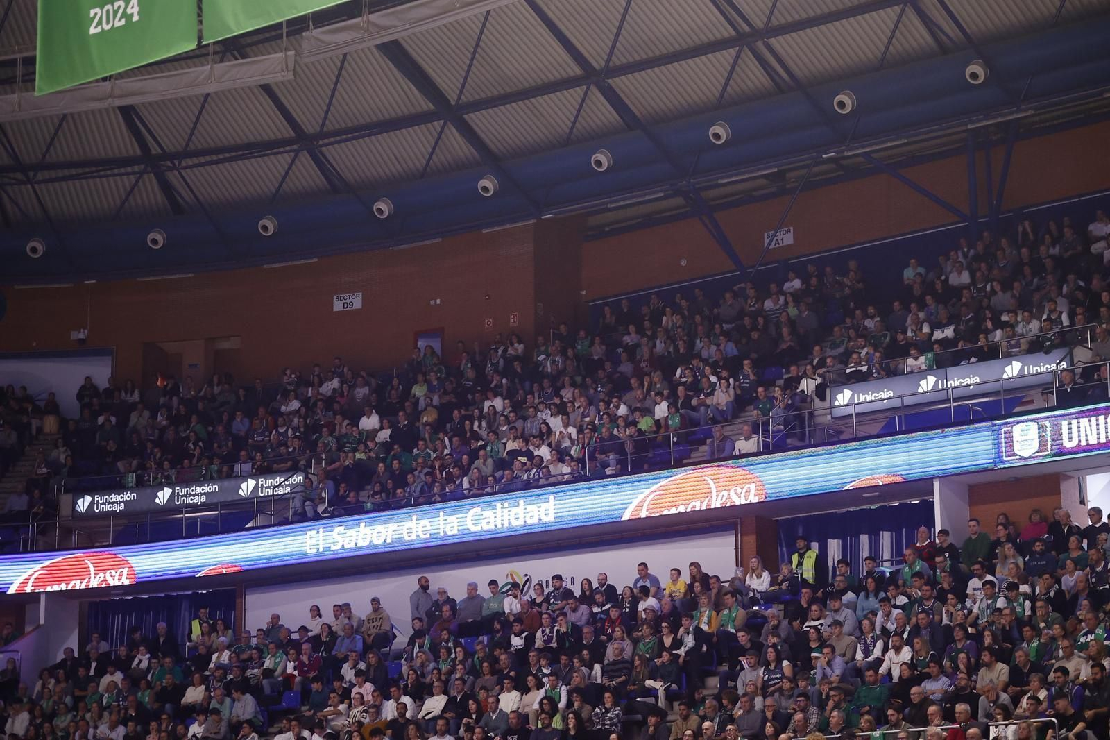 Búscate en las gradas del Carpena durante el Unicaja - Baskonia